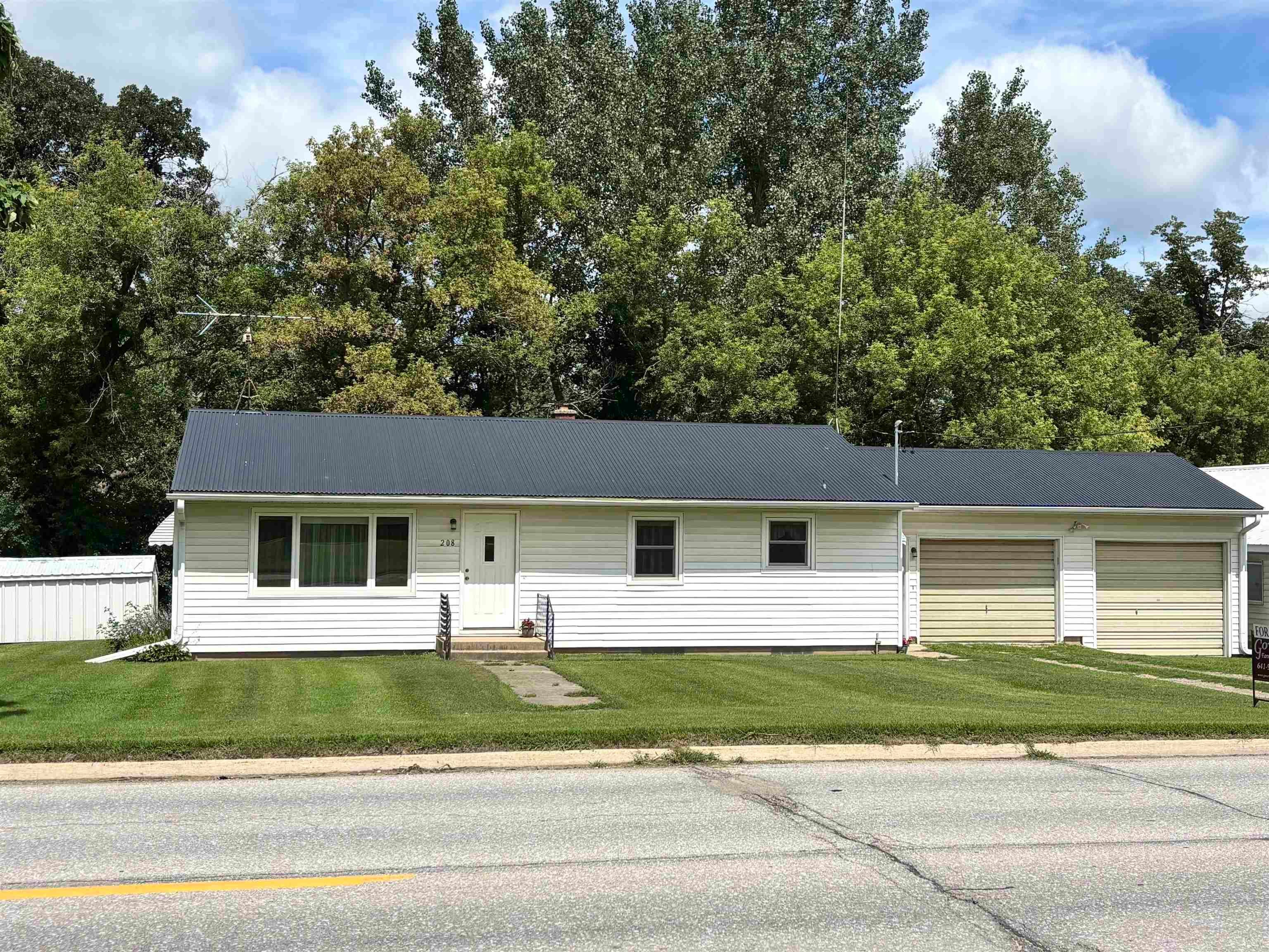 208 E Main Street — photo