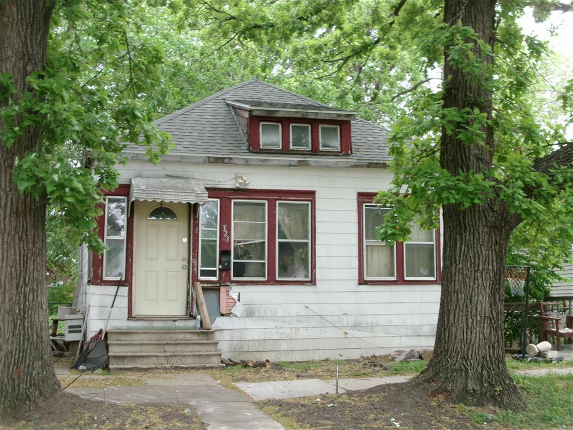 323 Cresent Pl — photo