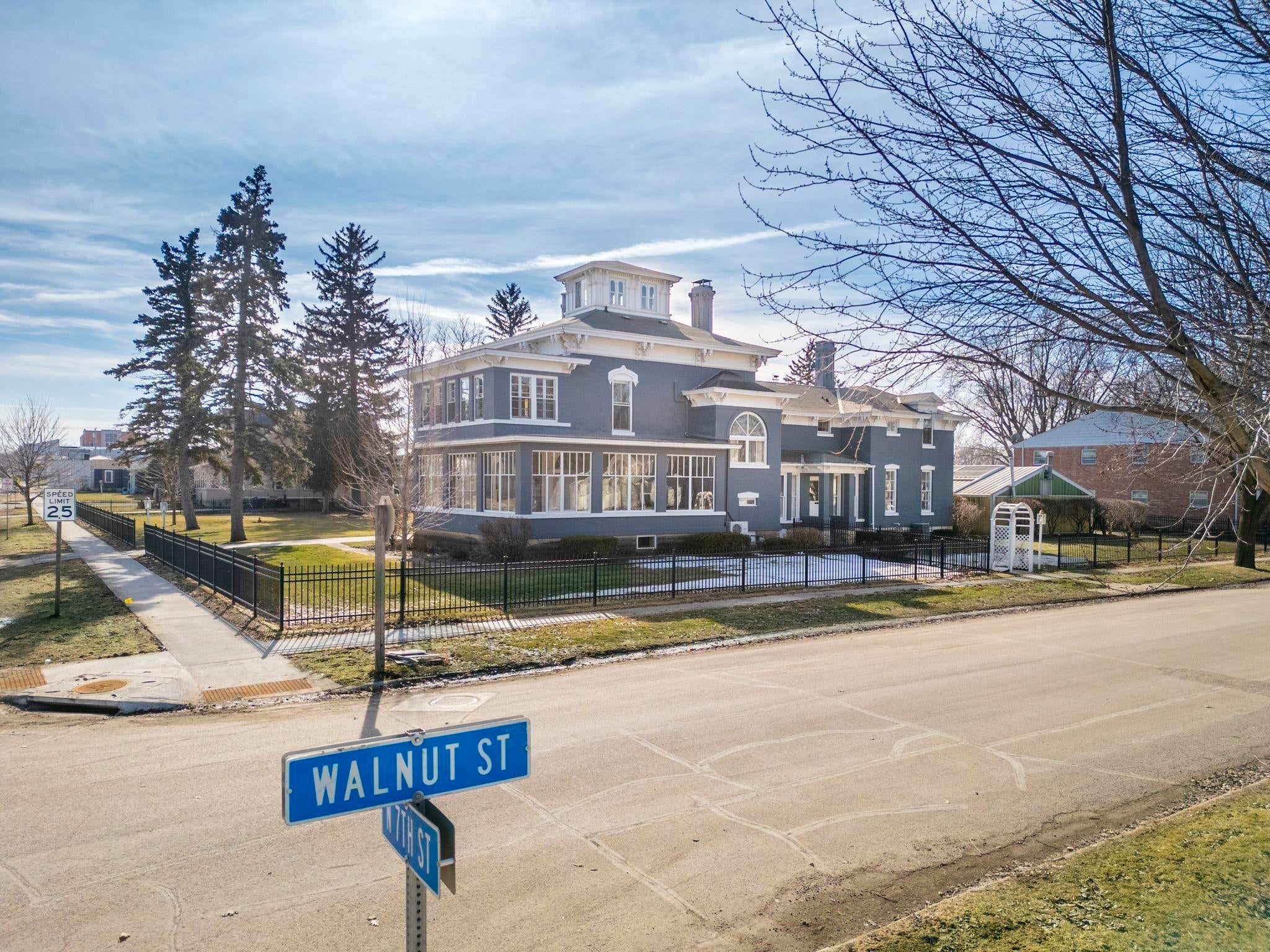 628 Walnut St — photo