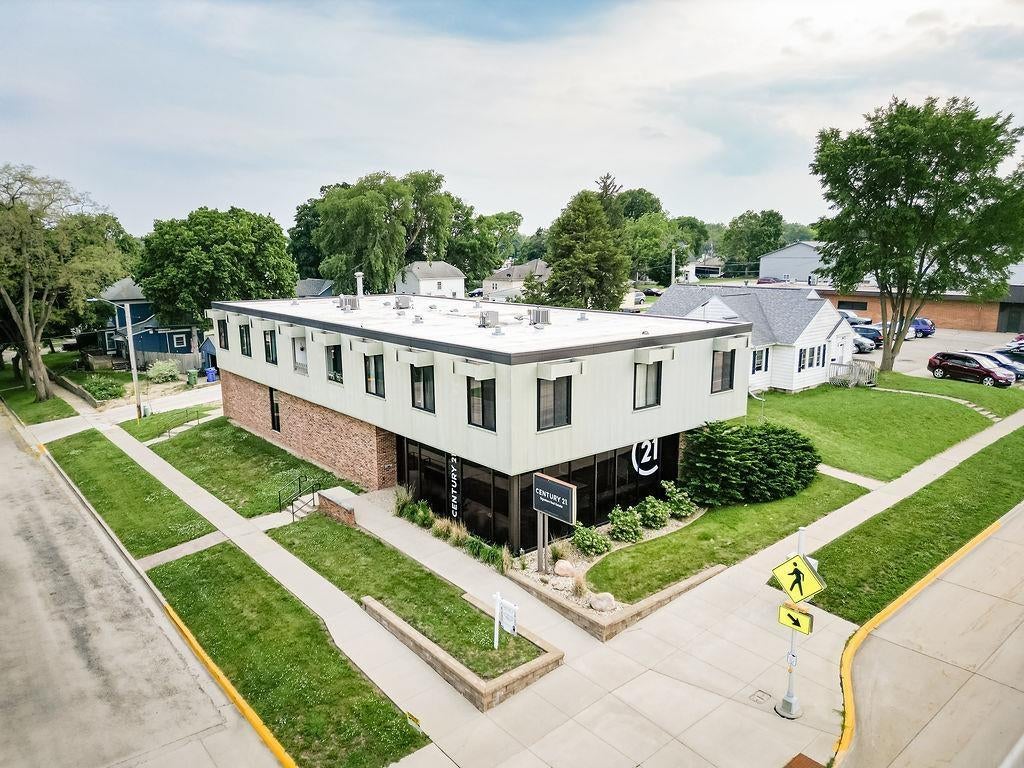 805 W Bremer Avenue — photo