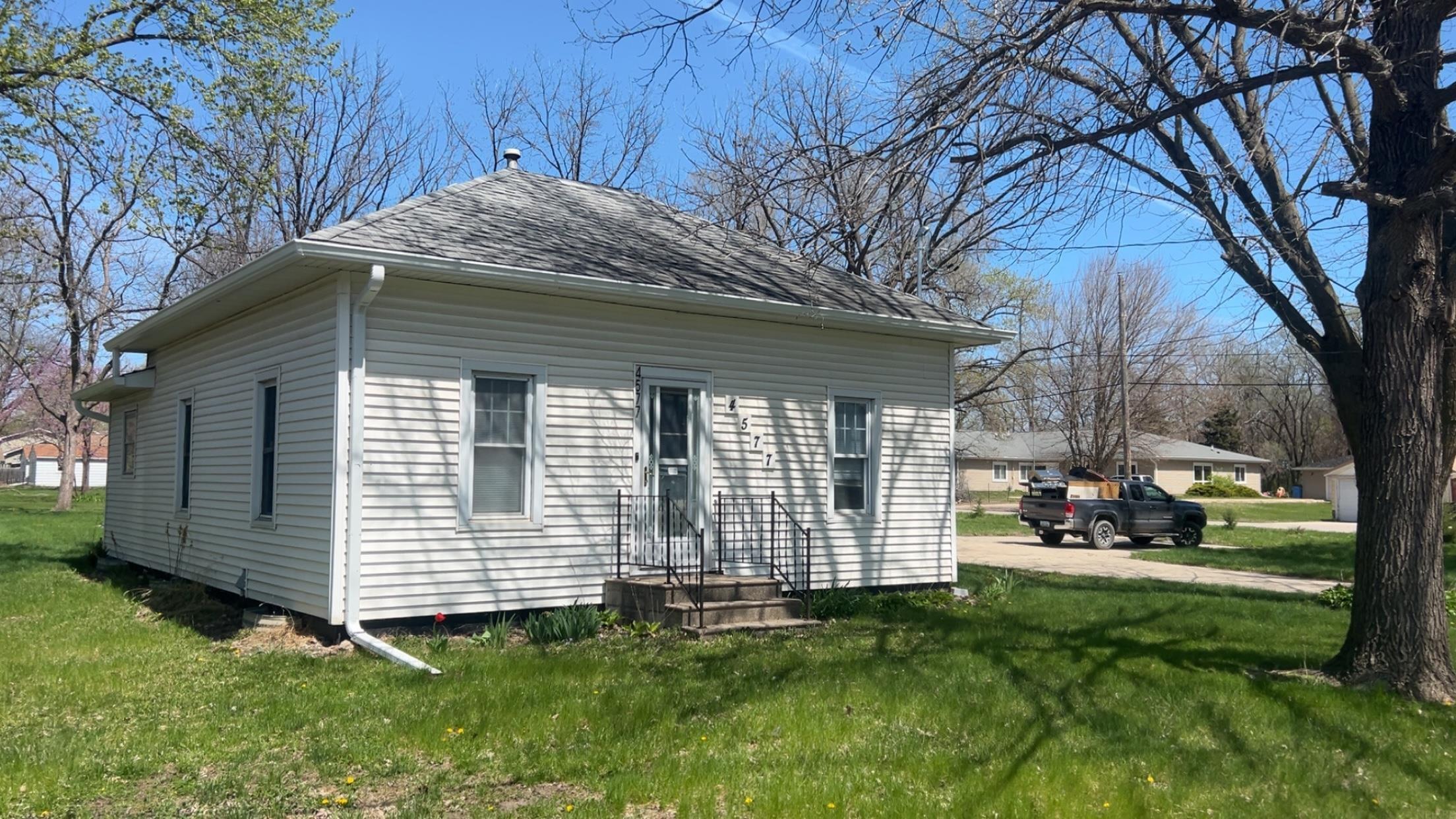 4577 Lafayette Road — photo