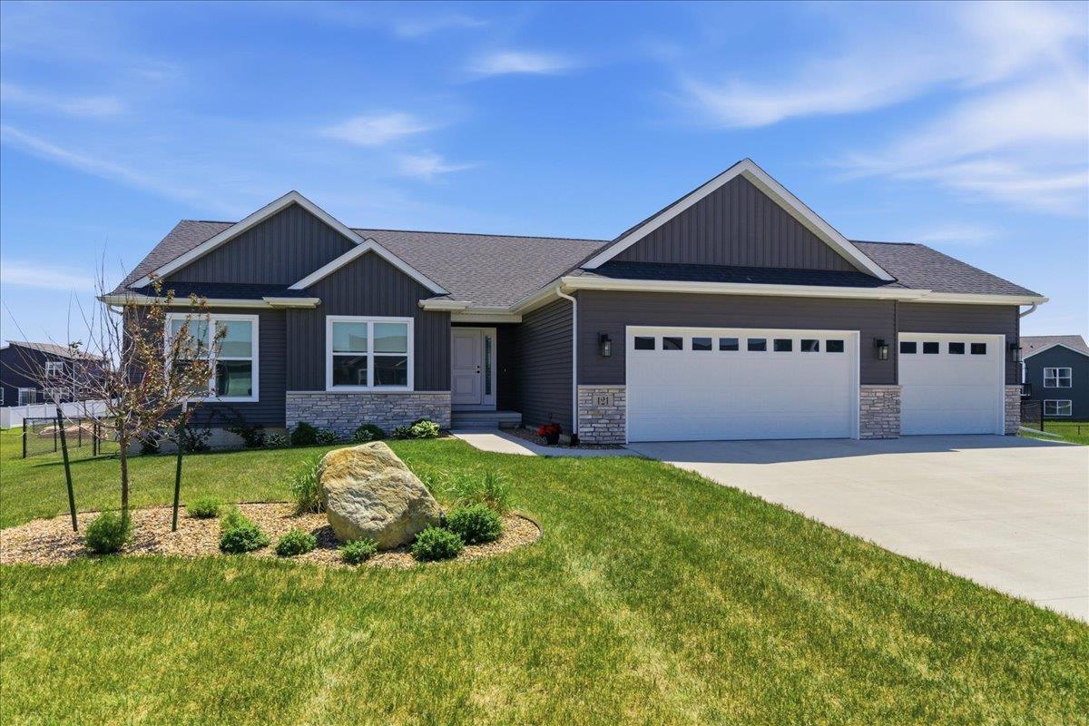 121 Goldcrest Court — photo