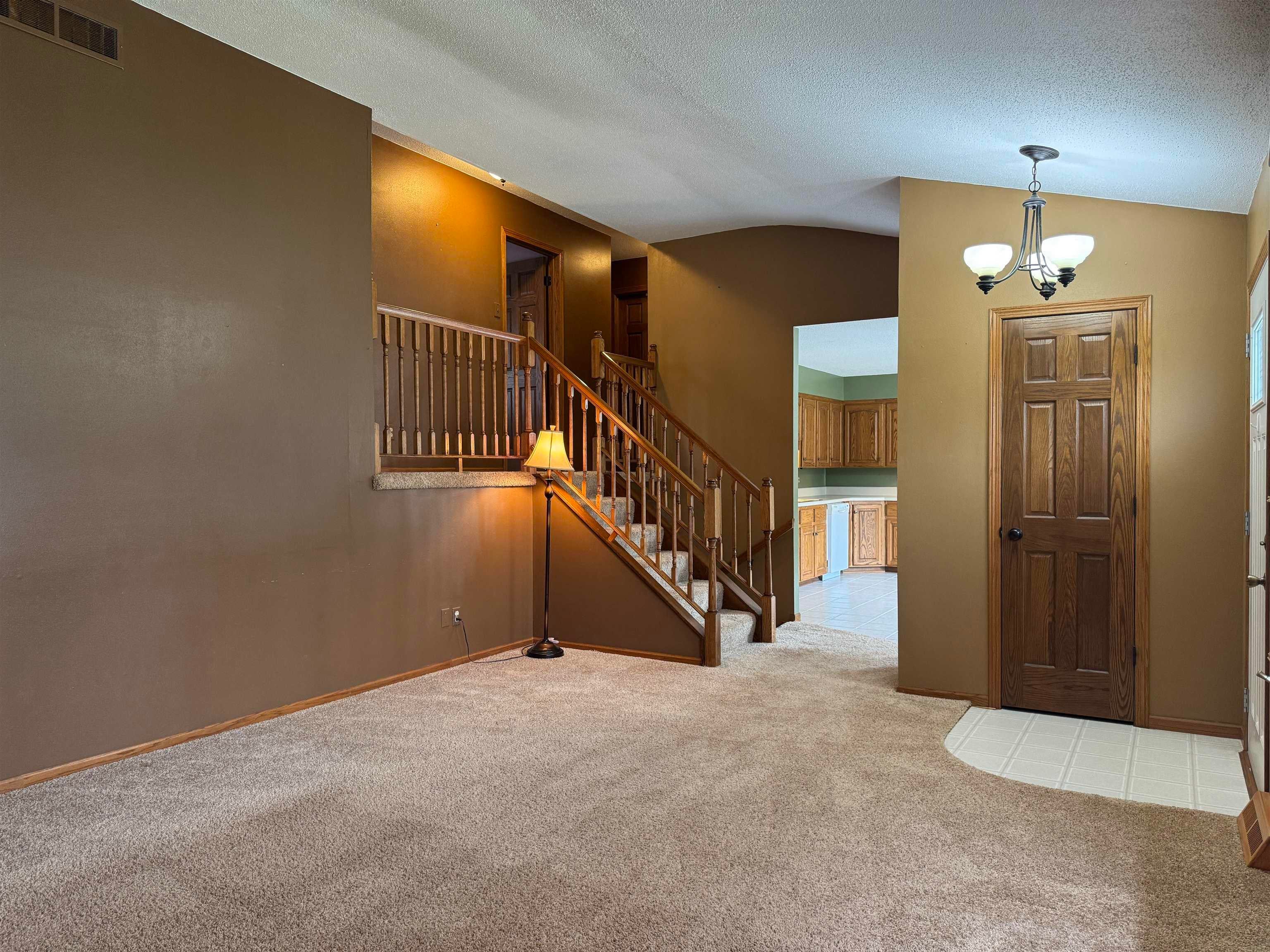 511 Ridgeway Street, Denver, IA 50622 — photo 2