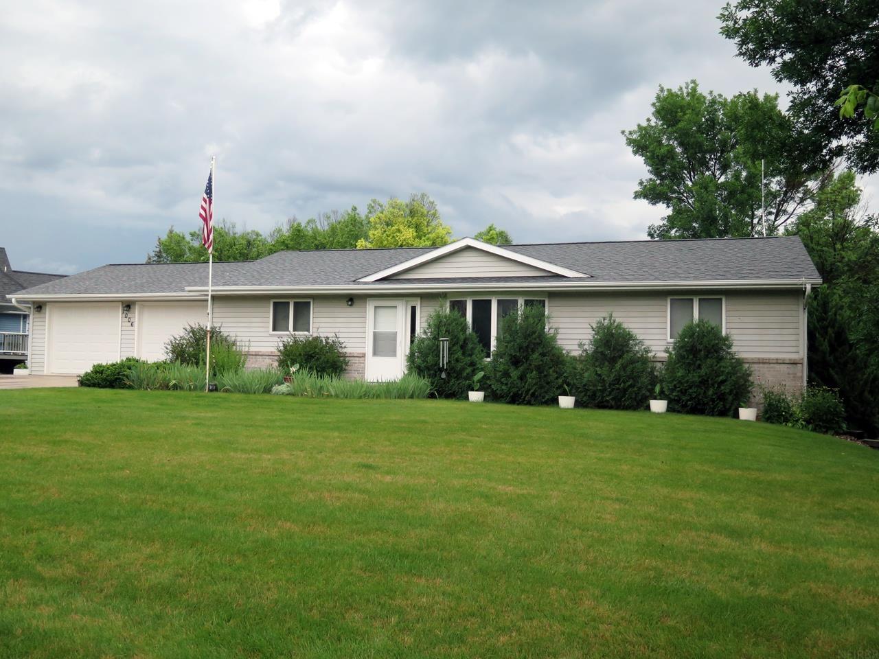 1006 Ridgewood Drive, Decorah, IA 52101