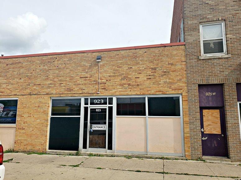 923 W 5 Street — photo