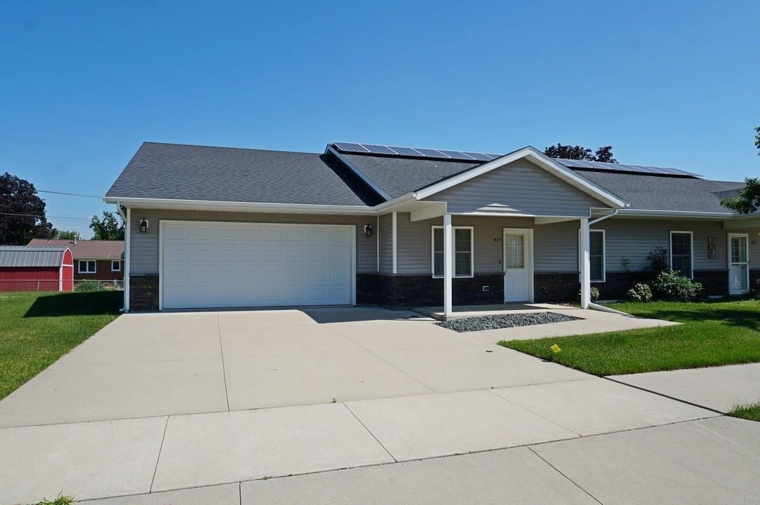 815 Parkside Lane — photo