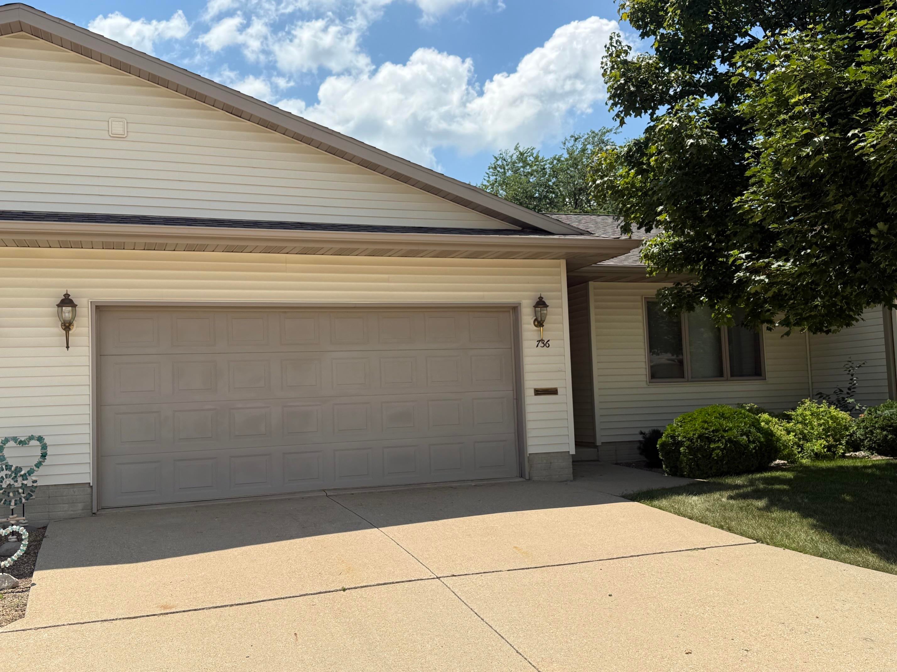 736 Southlawn Terrace — photo