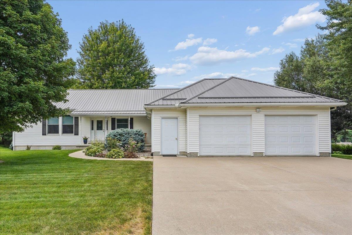 385 Hickory Lane — photo