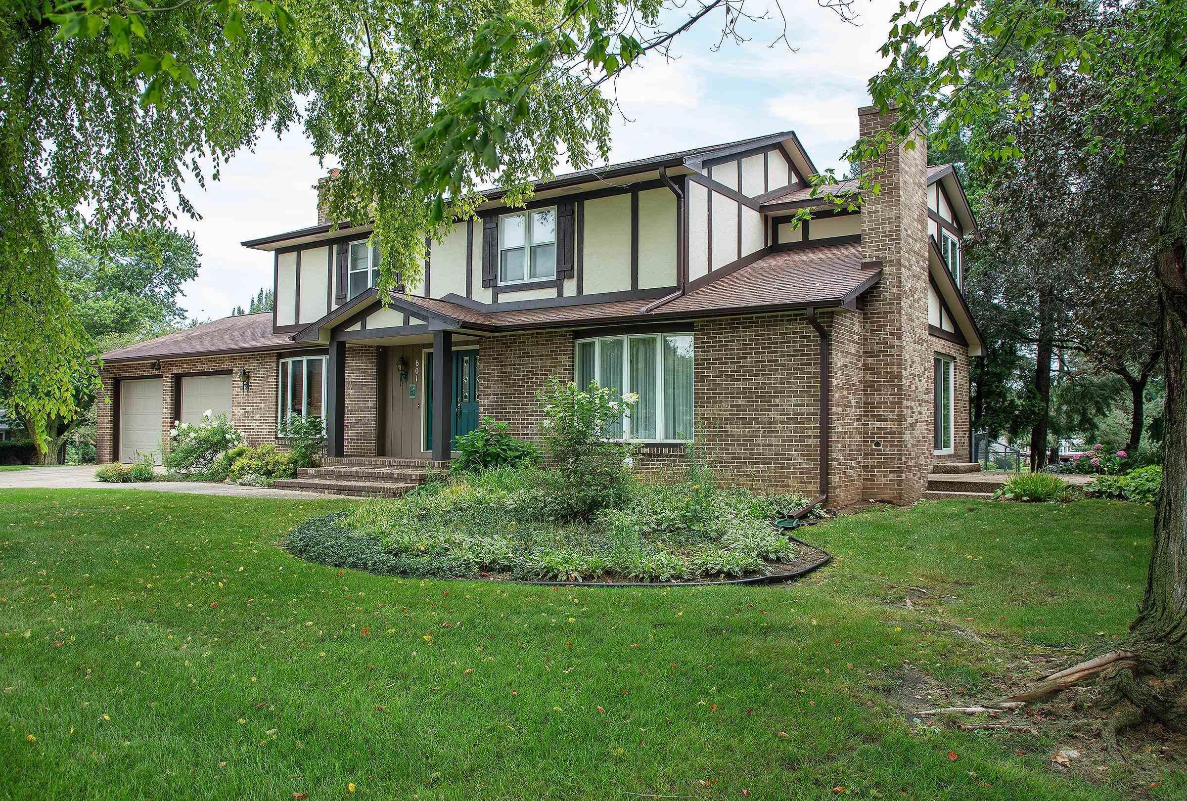 601 Brown Lane — photo