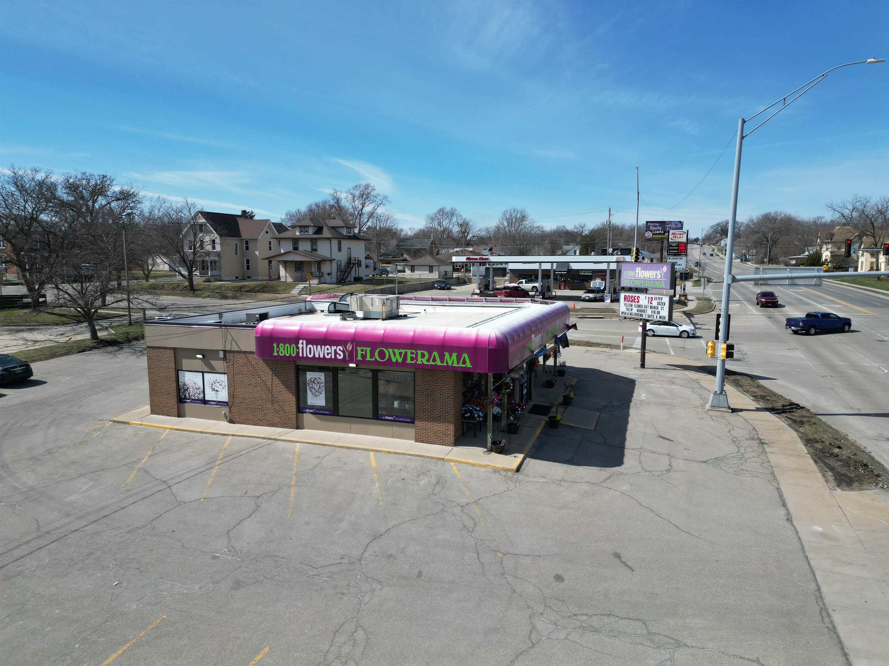 320 W 1st Street — photo