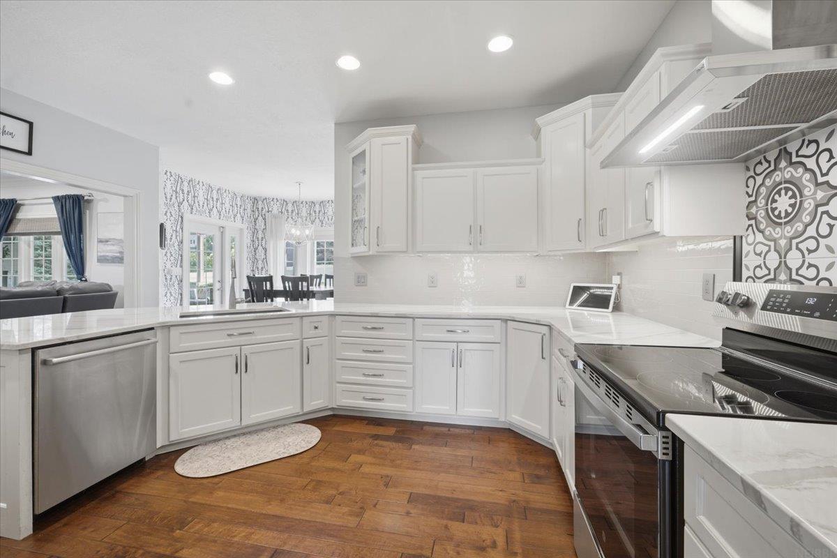 1957 Falcon Ridge, Waterloo, IA 50701 — photo 2