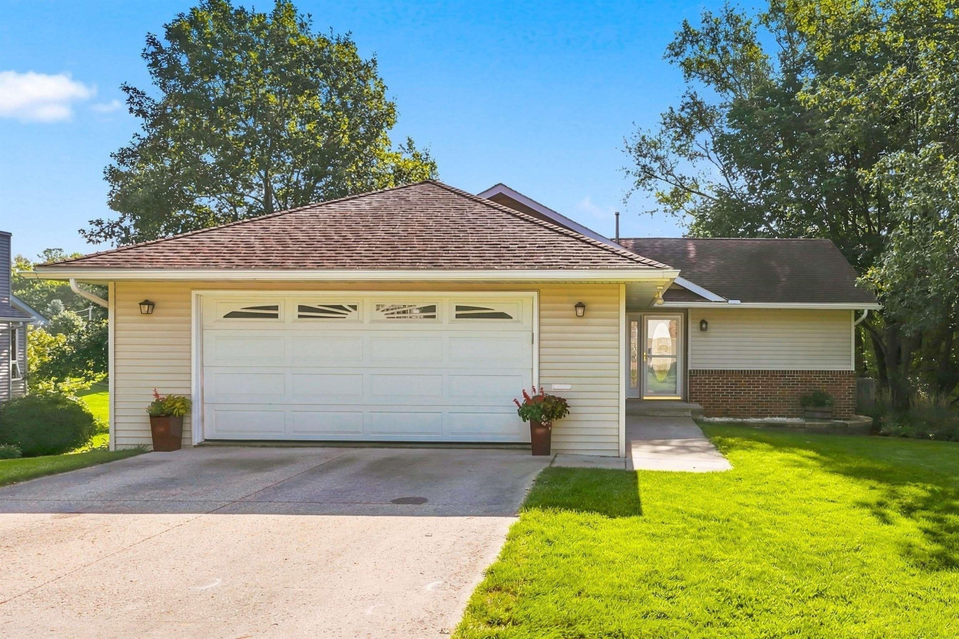 902 Rosa Drive — photo
