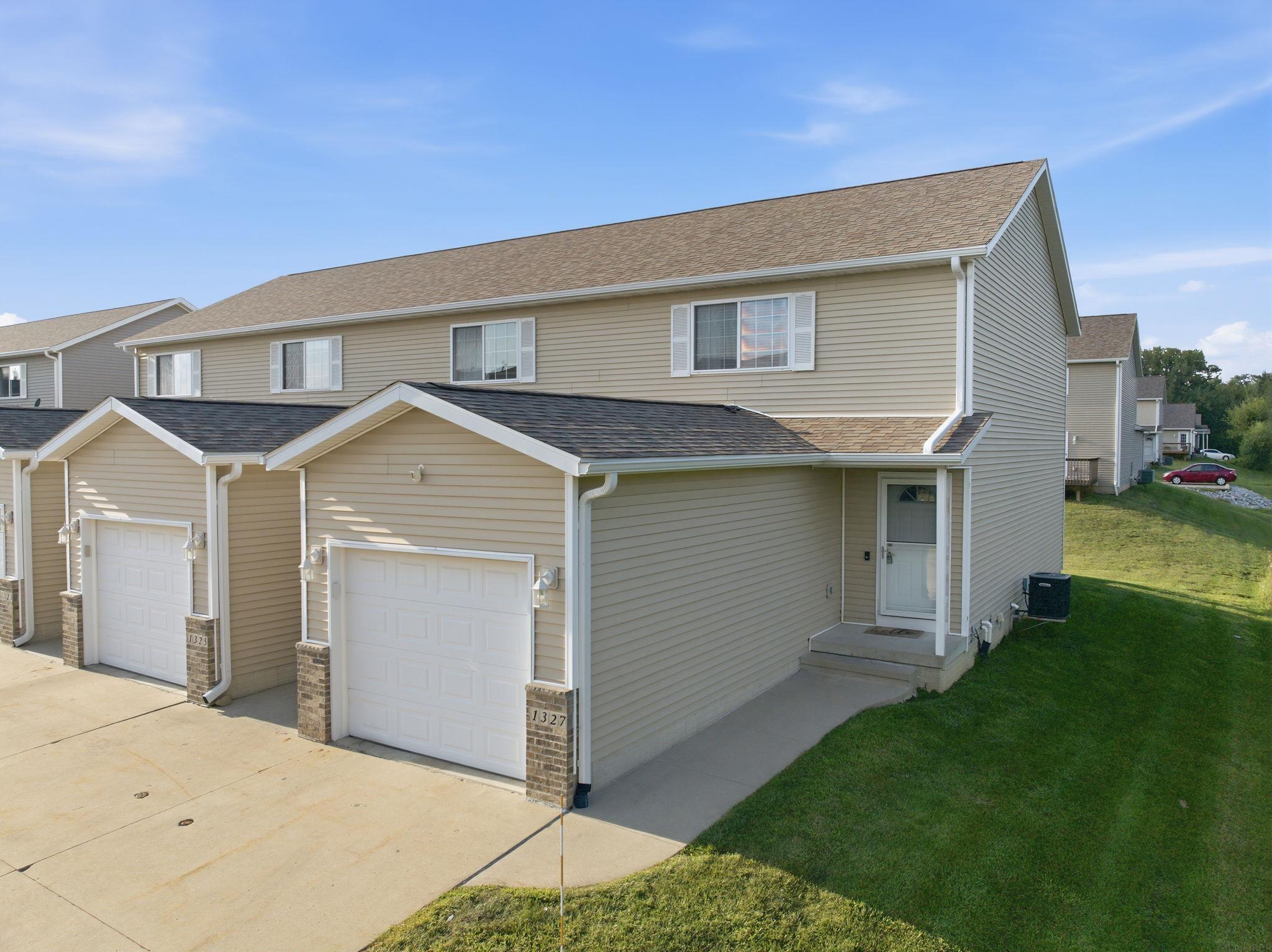 1327 Creekside Court — photo