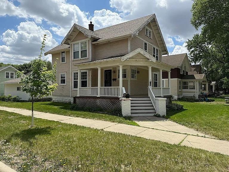 200 Spriggs Street — photo