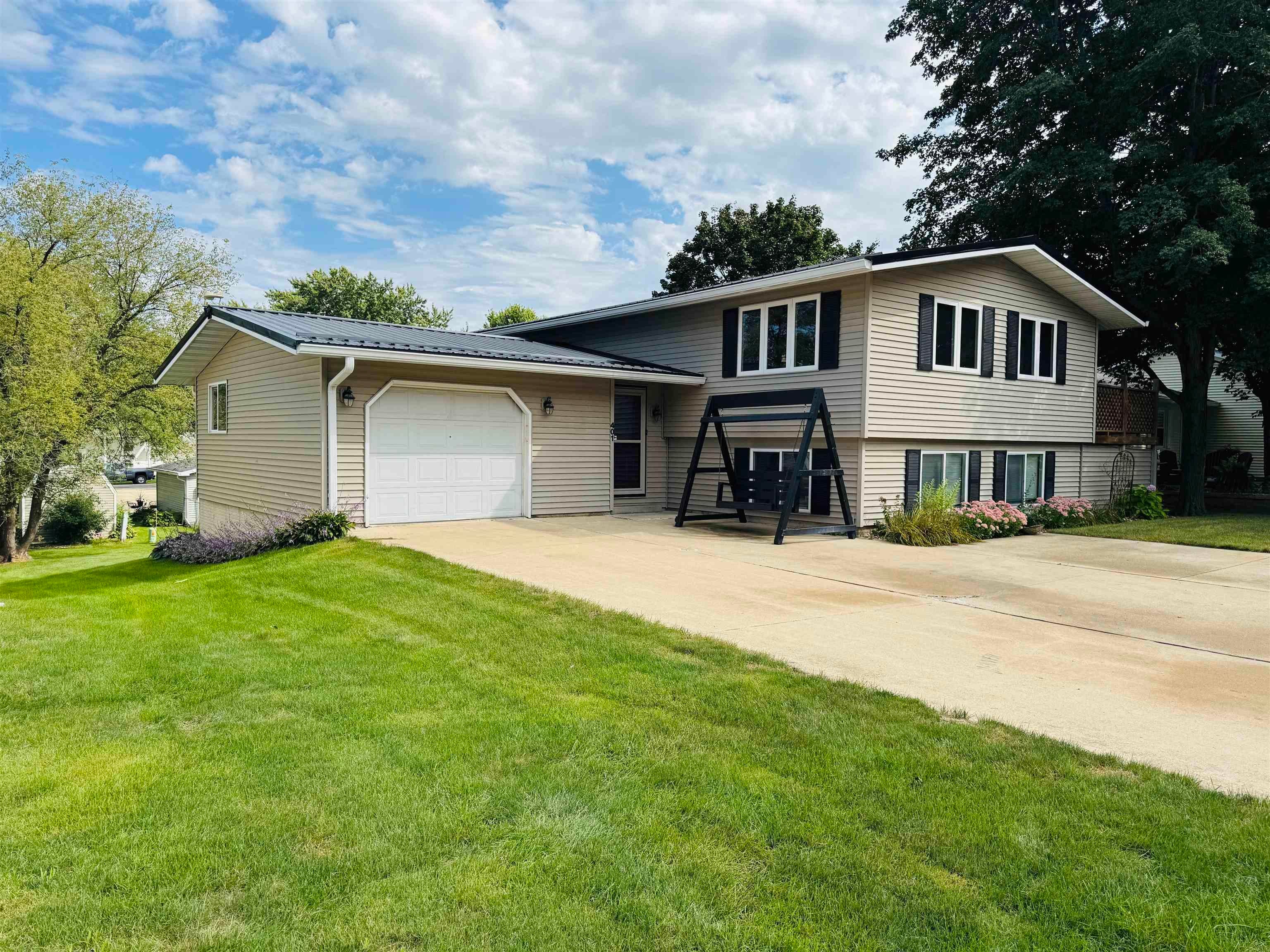 401 Sunny Lane Street — photo