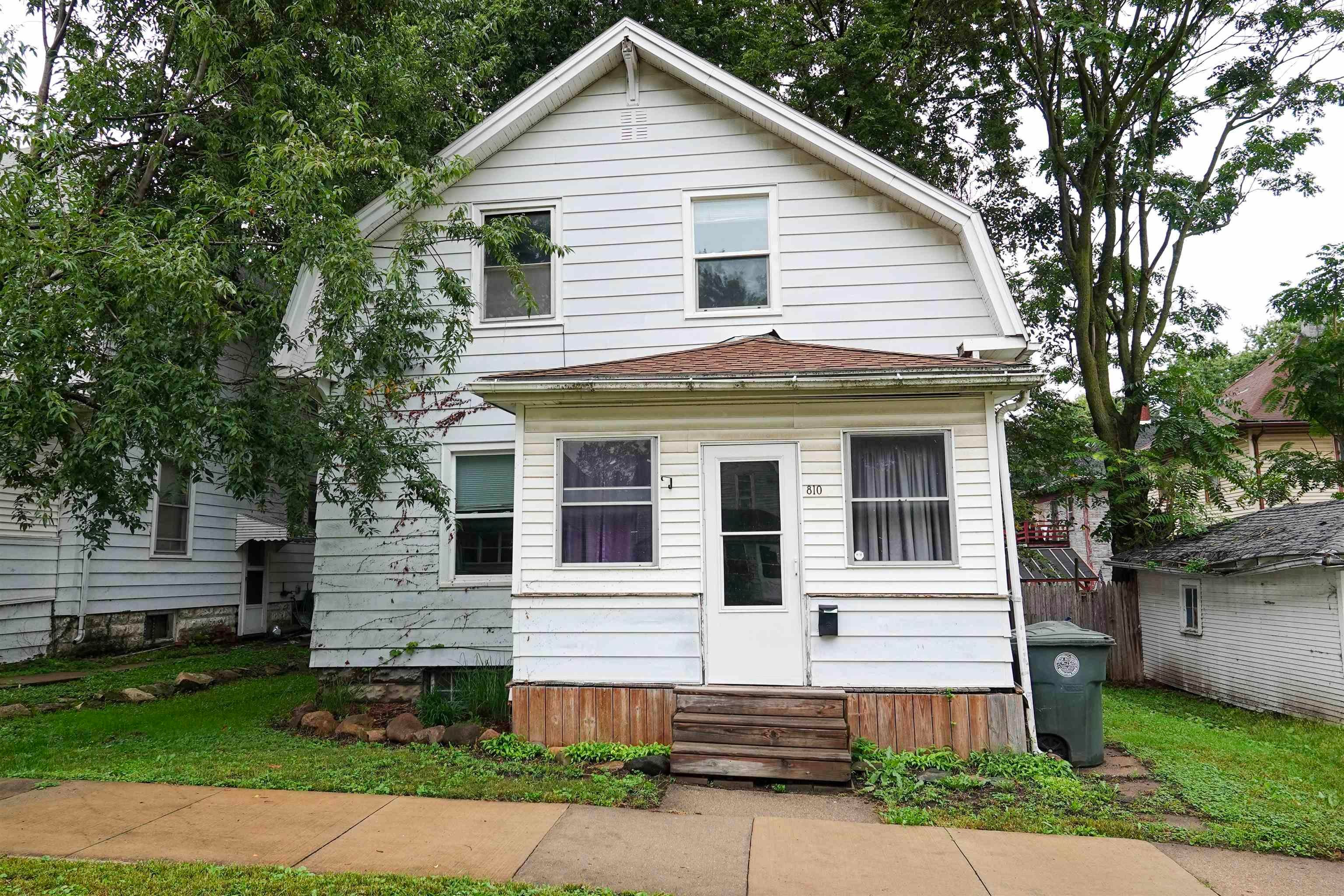 810 W 1st Street — photo