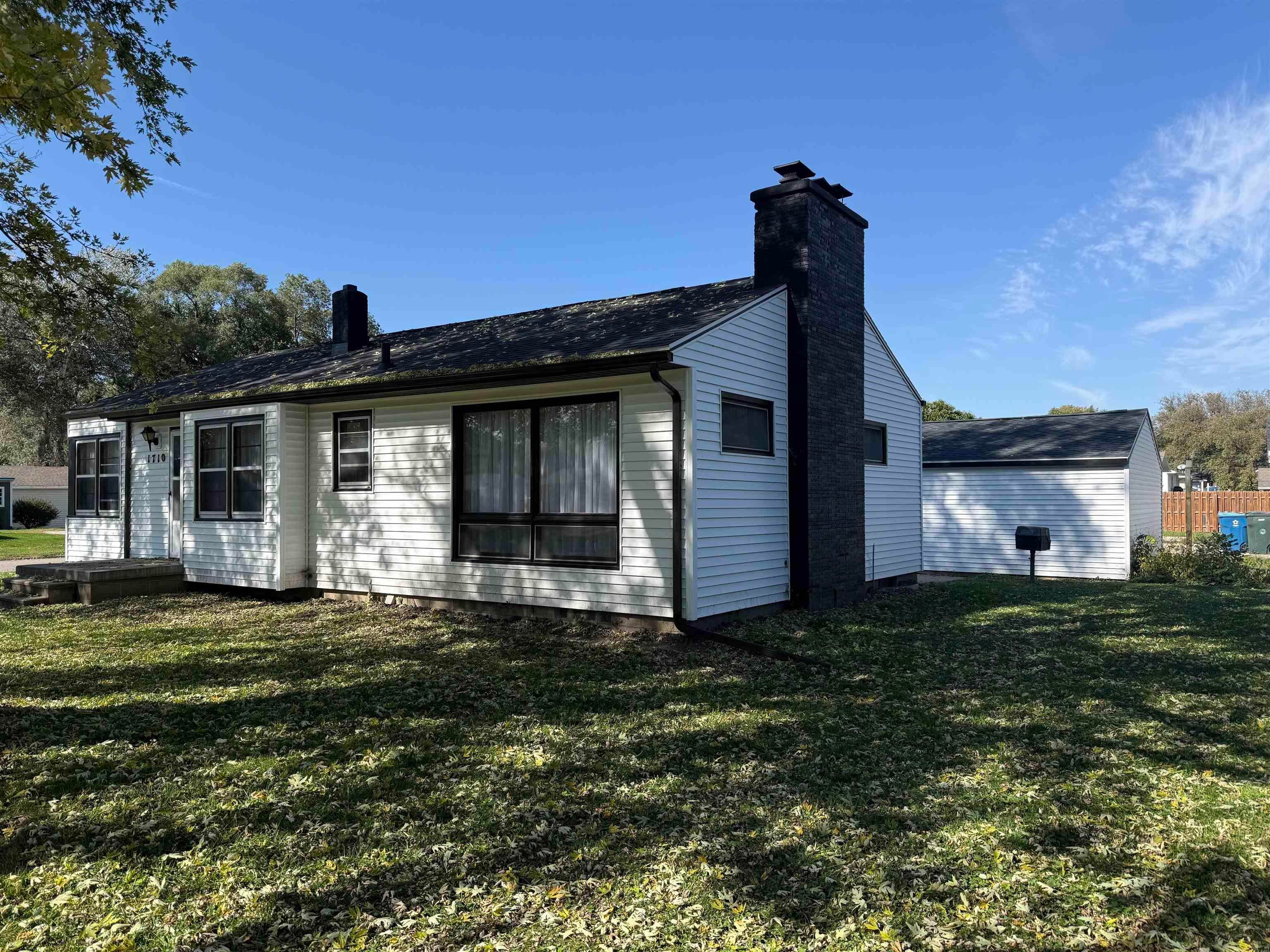 1710 Huntington Rd. — photo