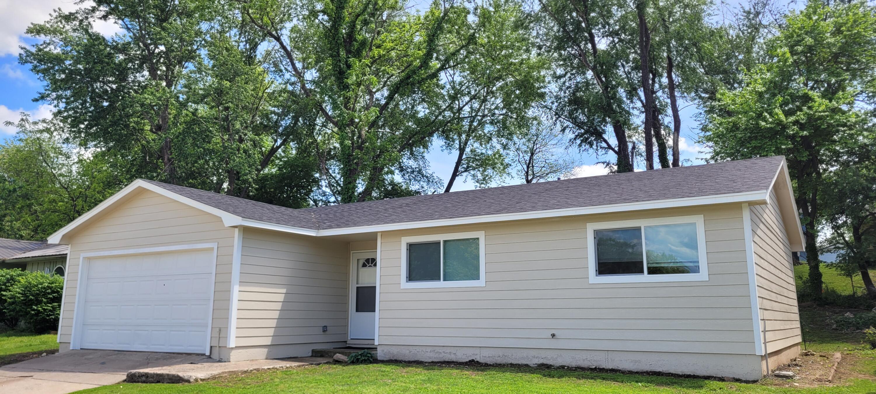 408 E 4th Place — photo
