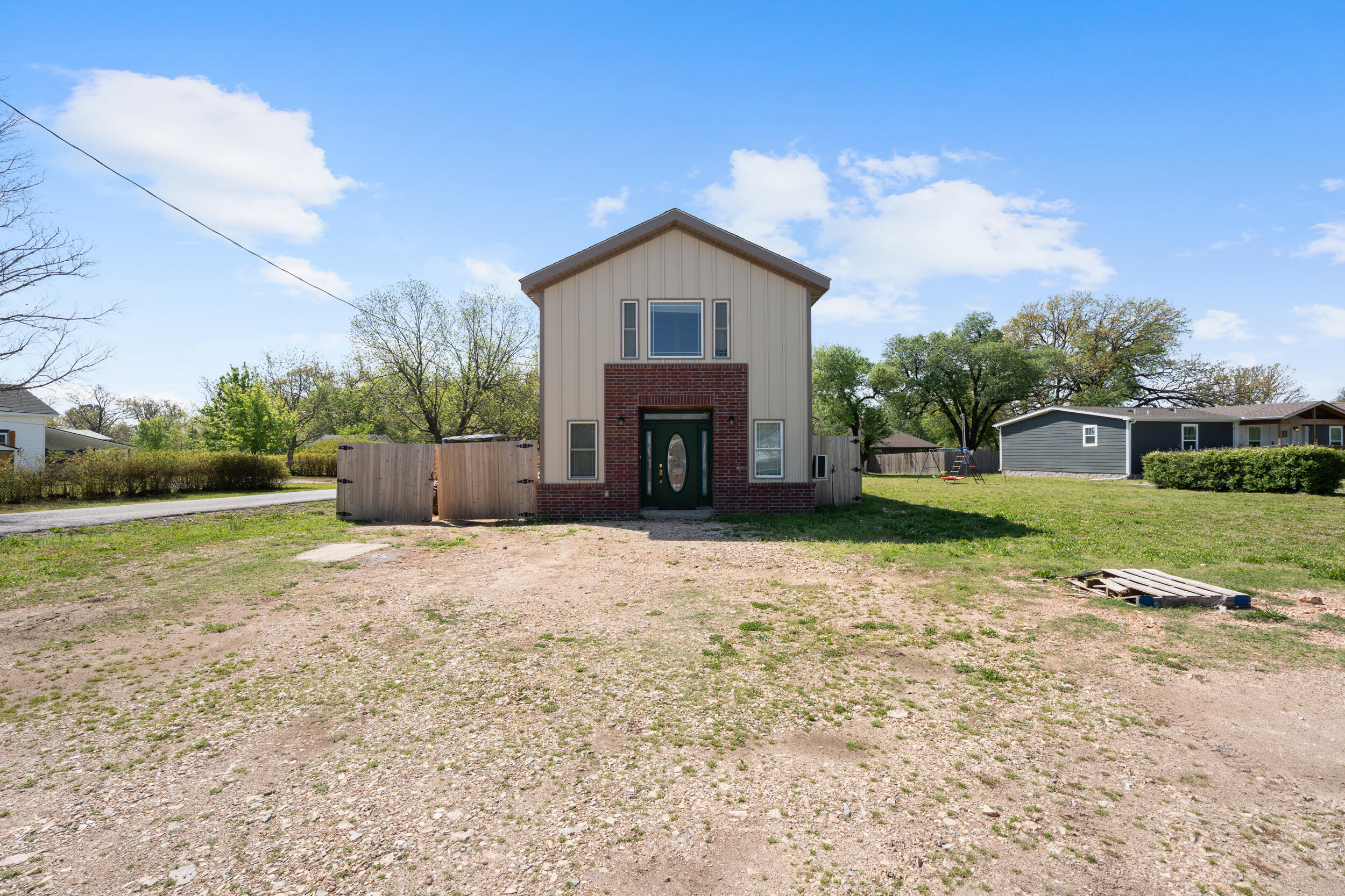 716 W Lindly Street — photo