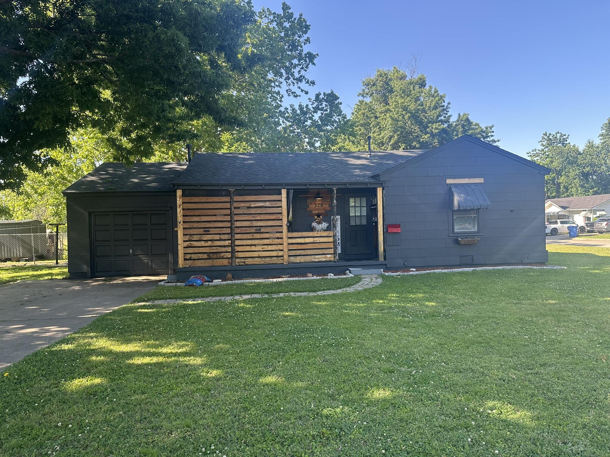 326 Circle Drive — photo