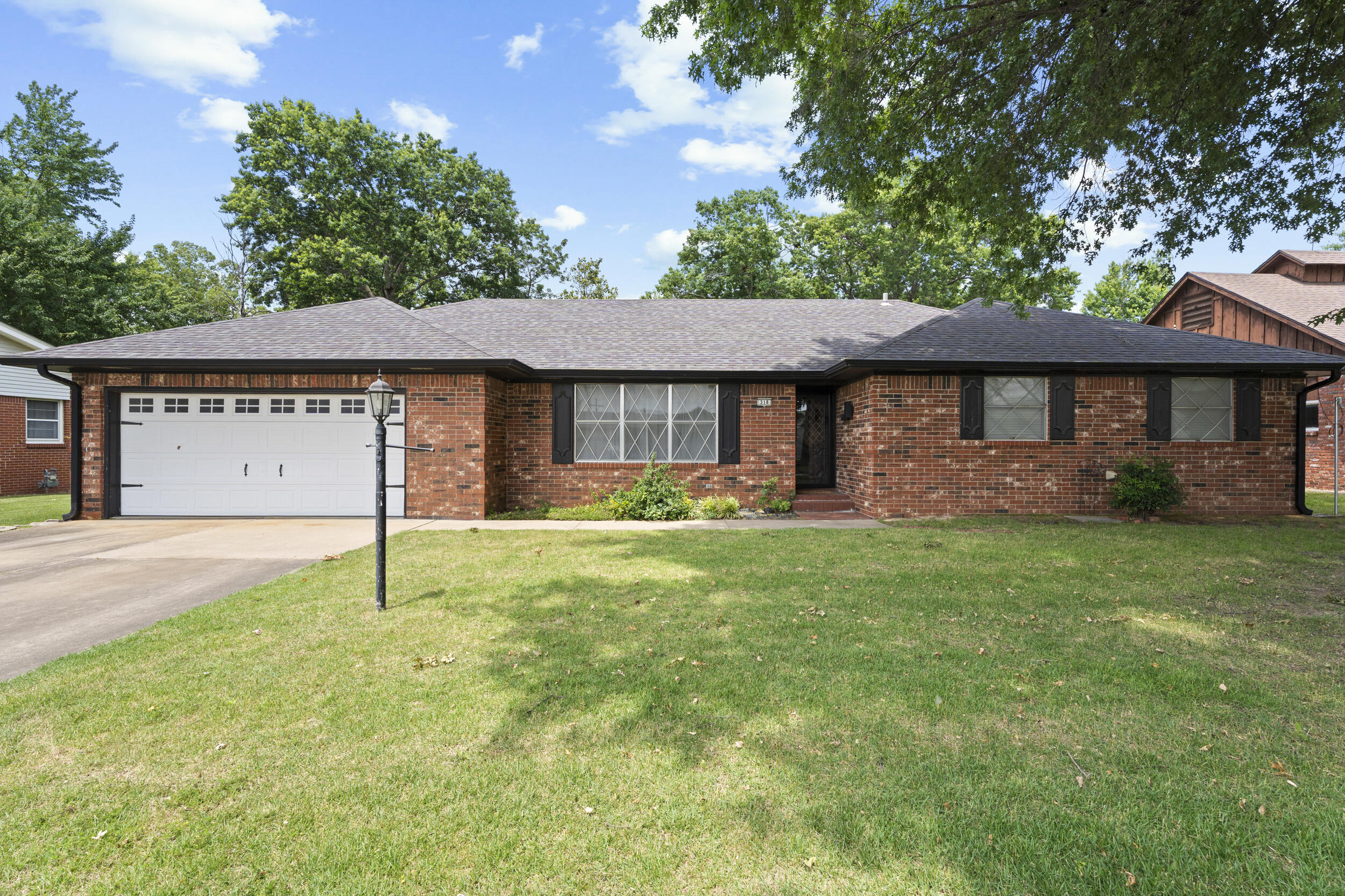 318 Sunset Drive — photo