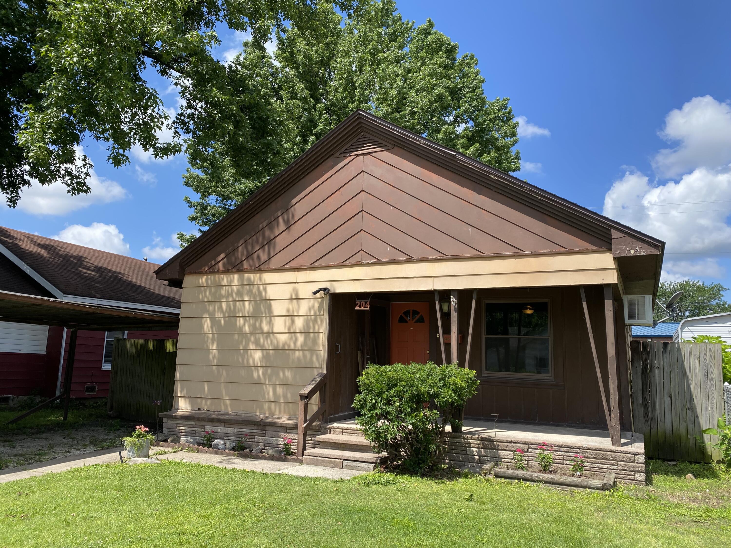 204 S Maple Street — photo