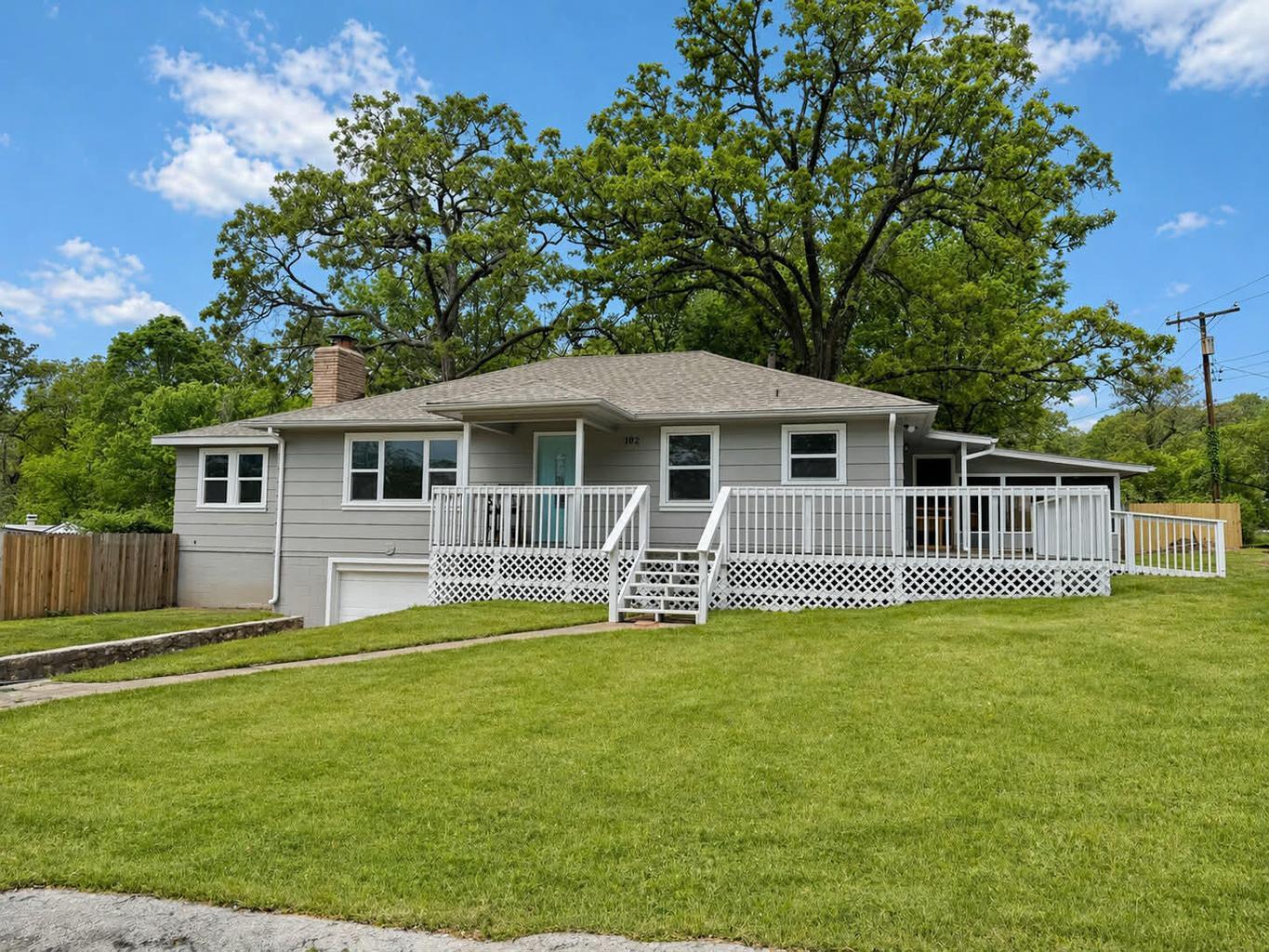 102 S Hickory Street — photo