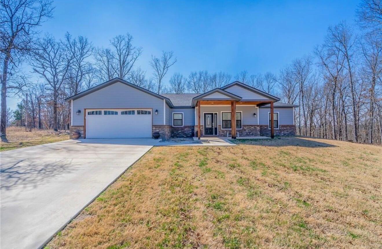 165 Crossroads Drive — photo