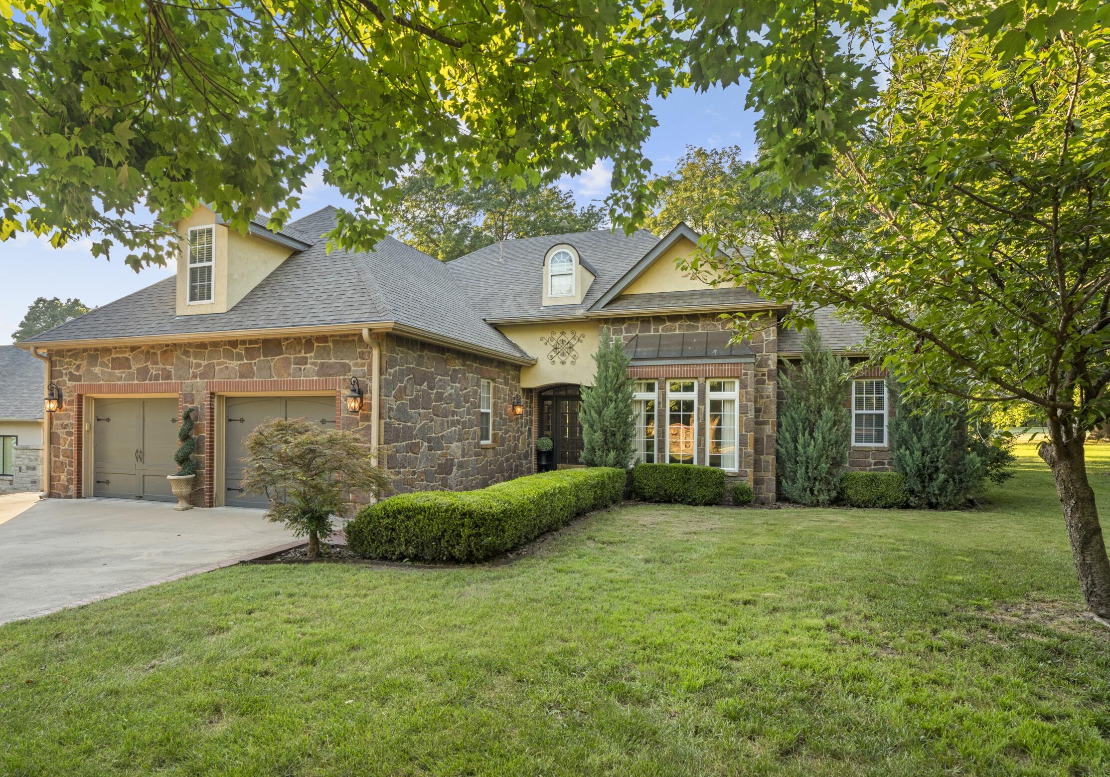 451780 Point O'Woods Circle — photo