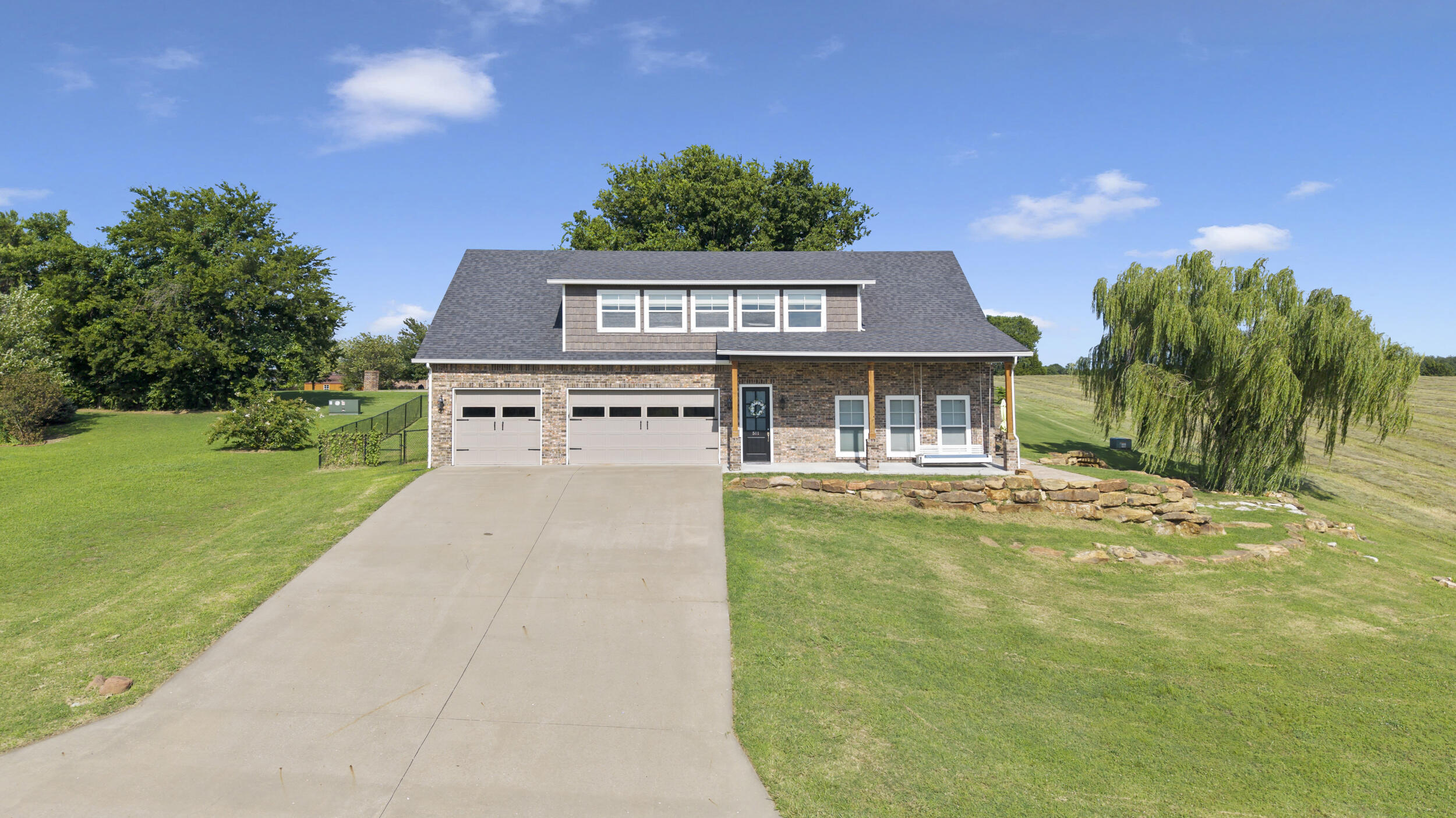 511 Summit Drive — photo