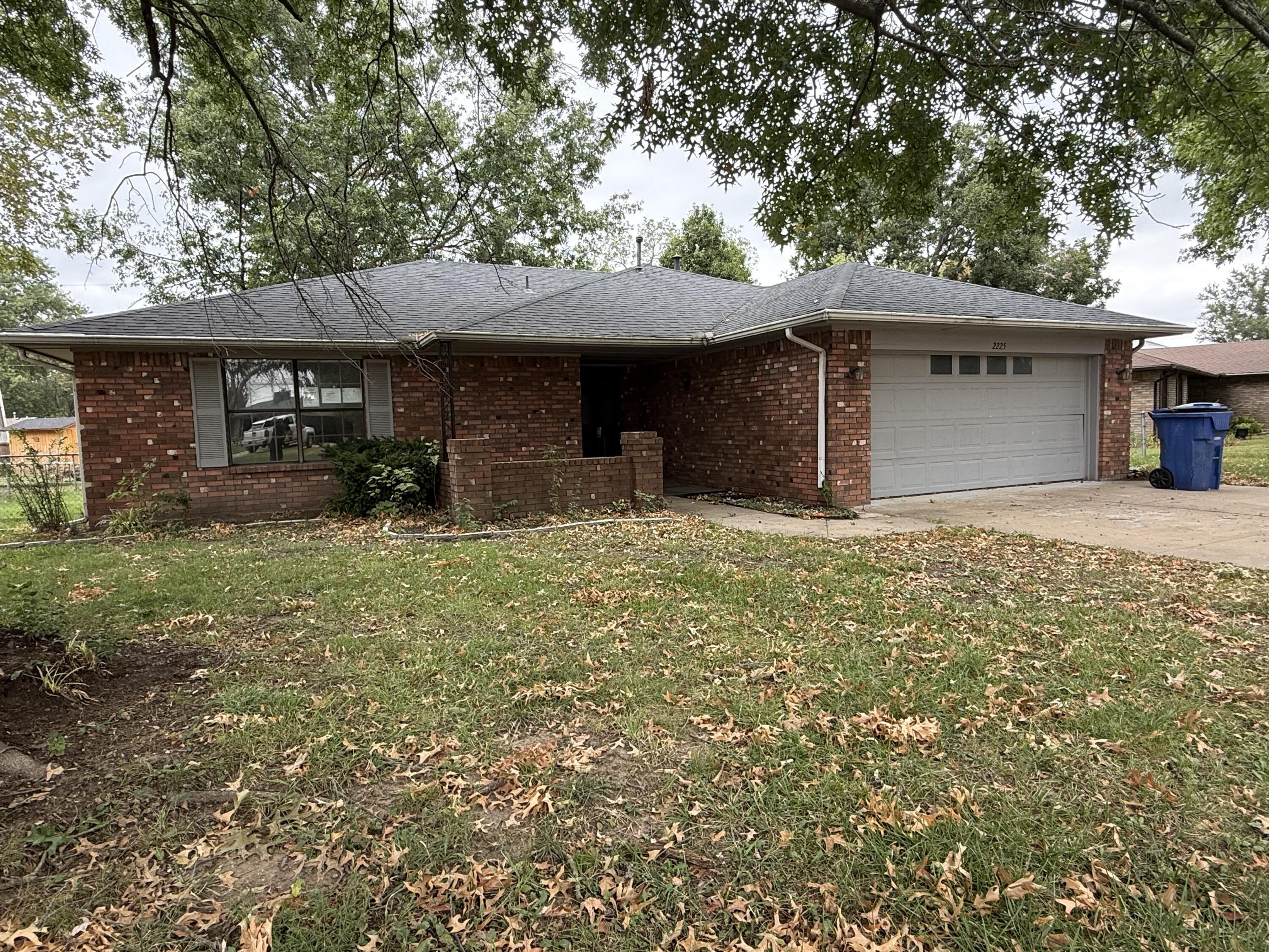 2225 Elmwood Lane — photo
