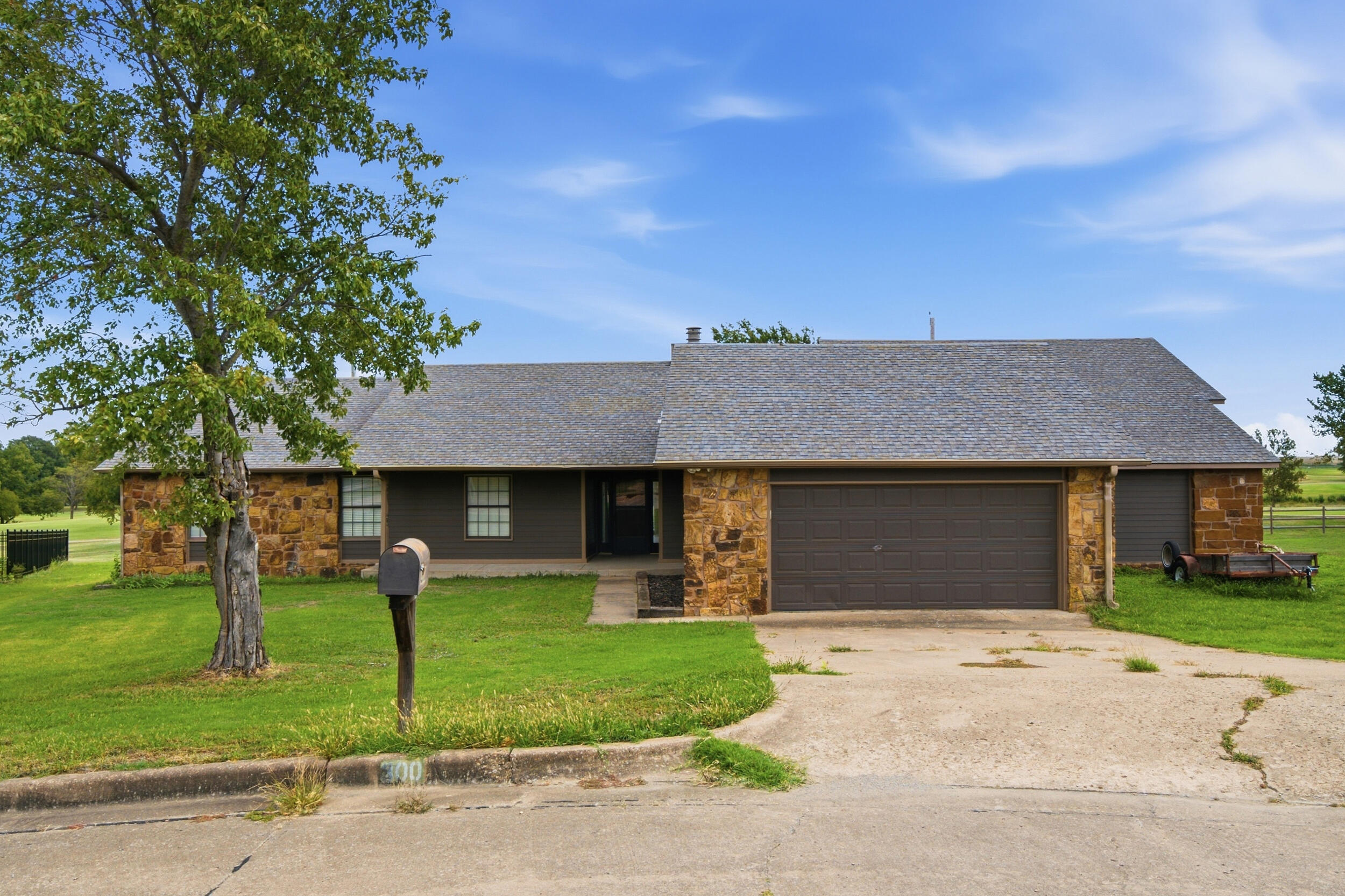 300 Ridgecrest Court — photo