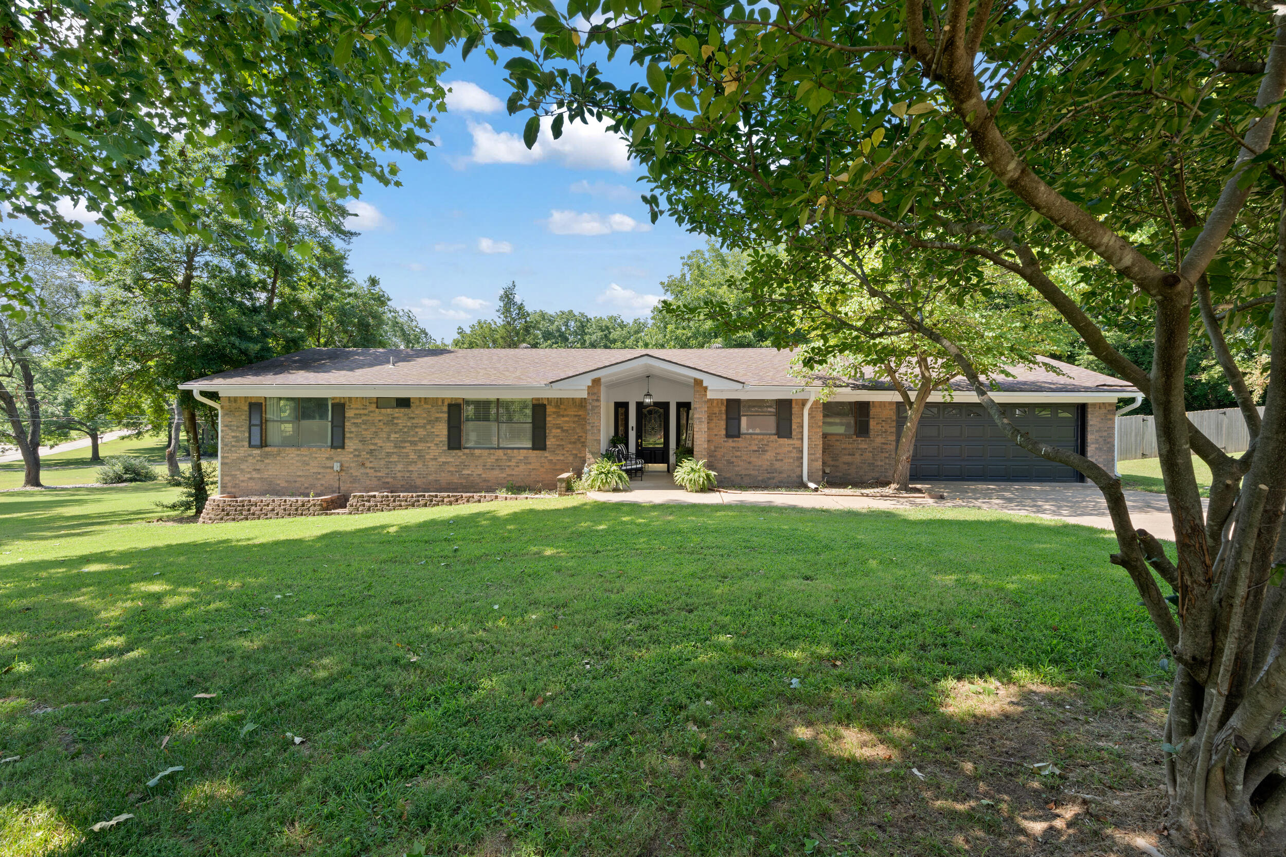 1014 S Sycamore Drive — photo