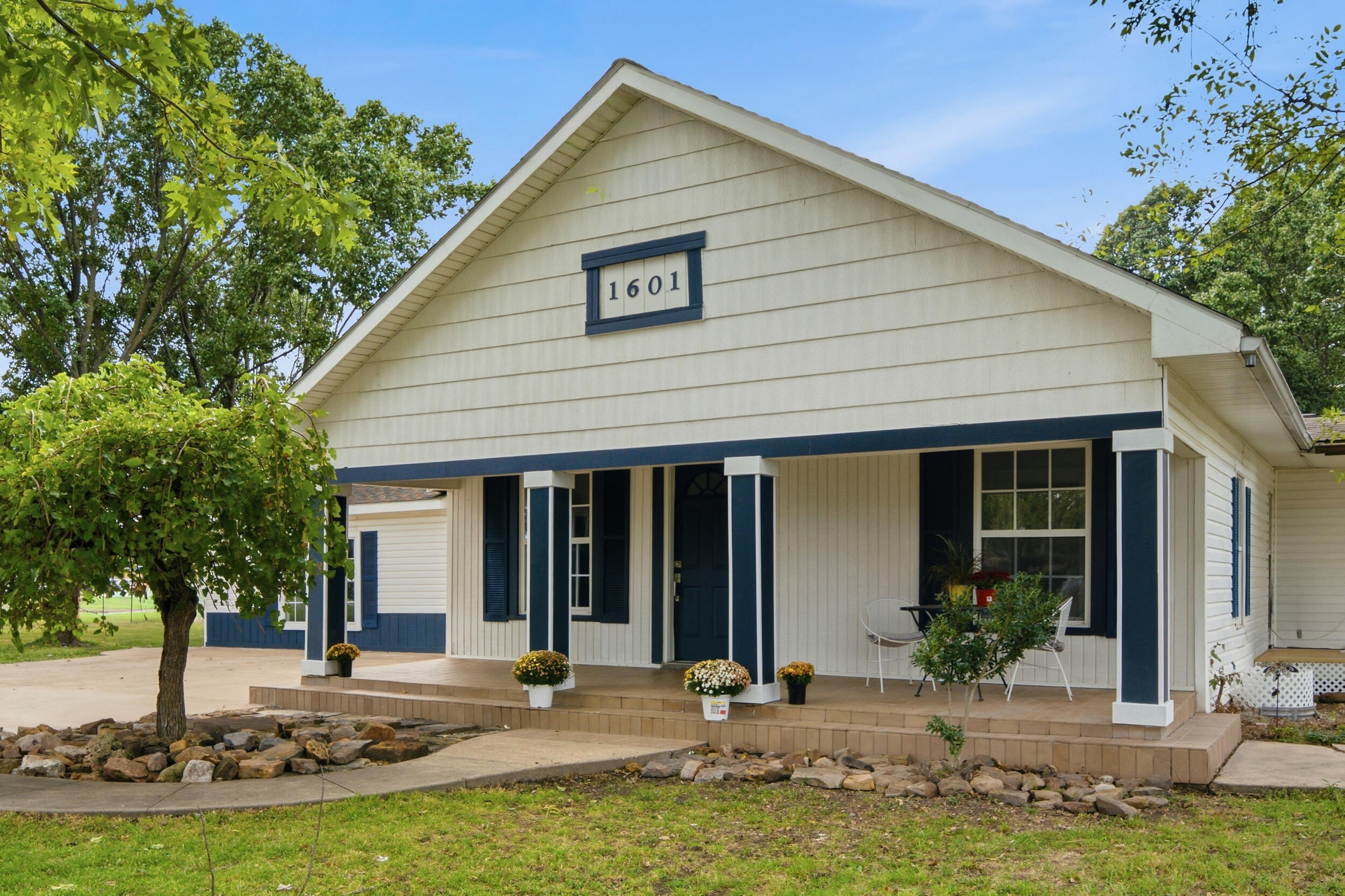 1601 E E NW, Miami, OK 74354 — photo 2