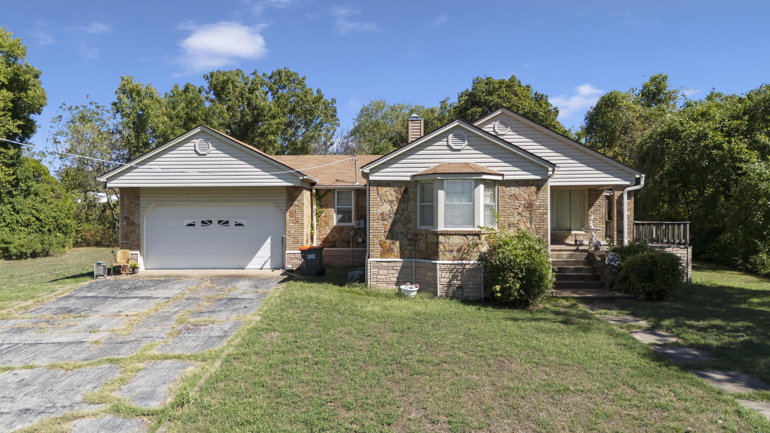 10619 Lakeshore Drive — photo