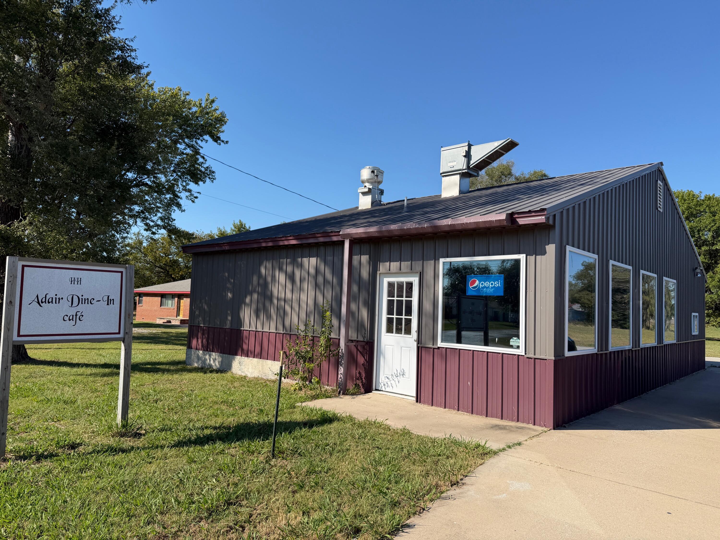 305 W Main Street — photo
