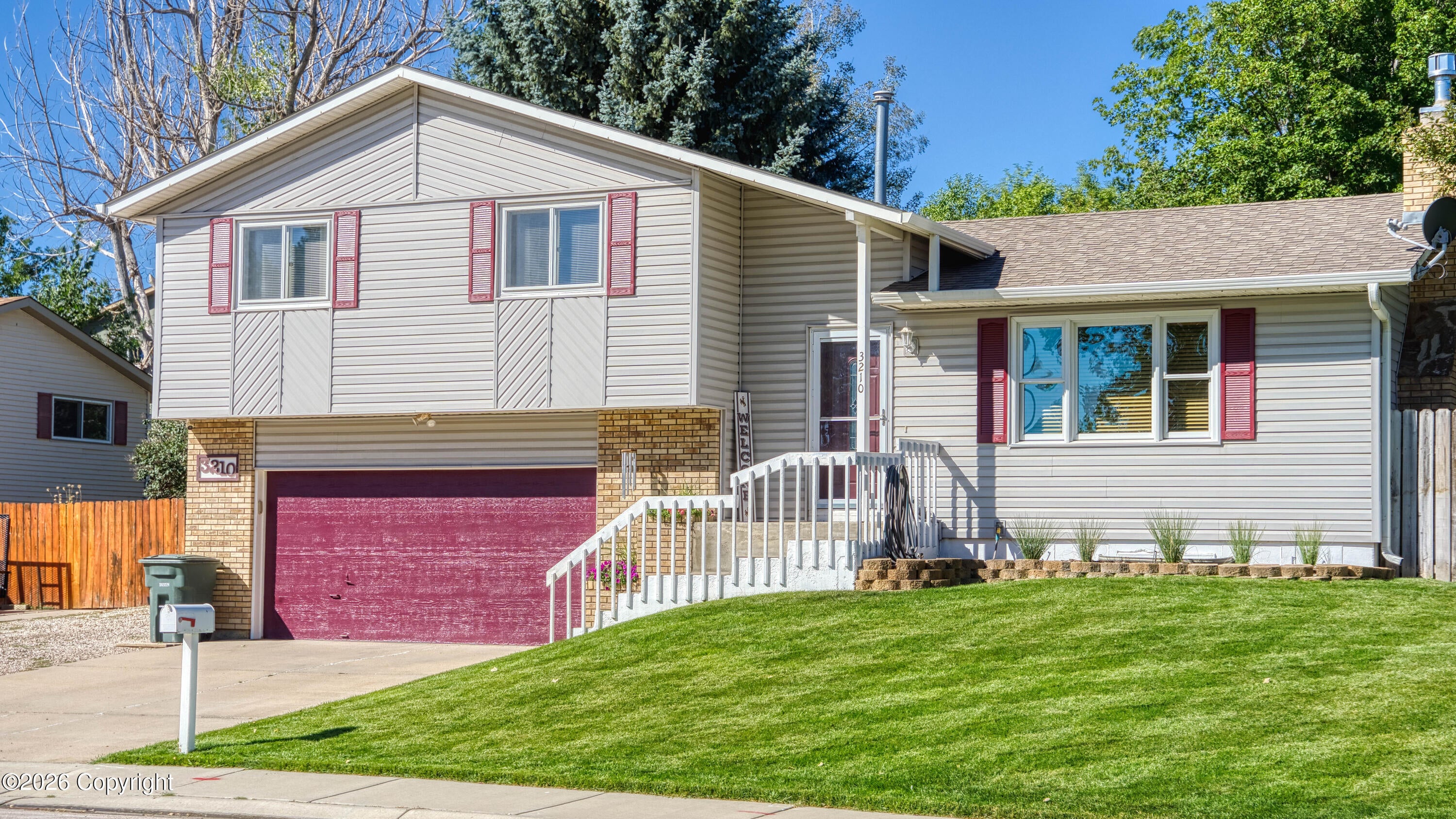 3210 Sutherland Dr - — photo