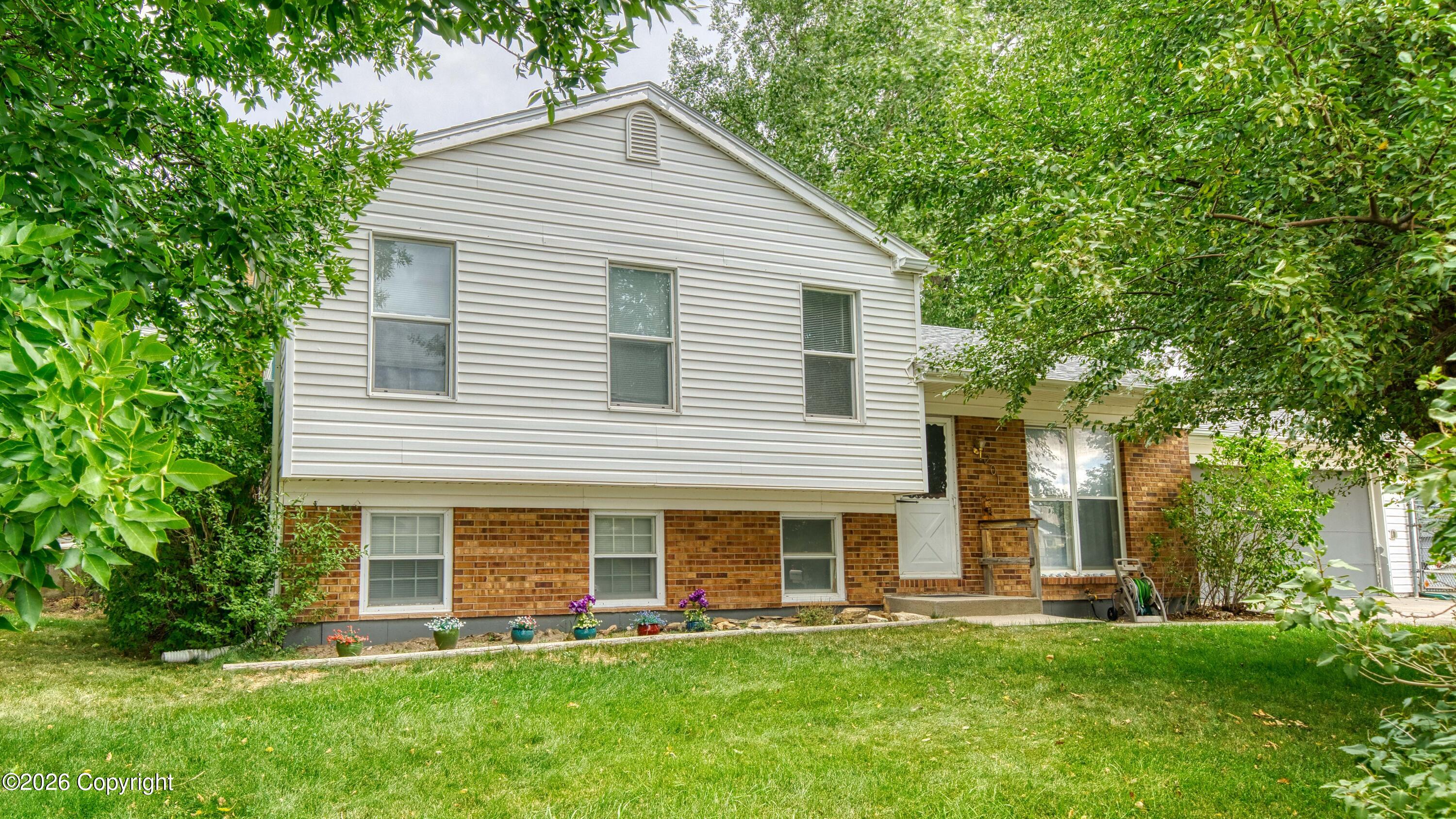 201 E Flying Circle Dr E — photo