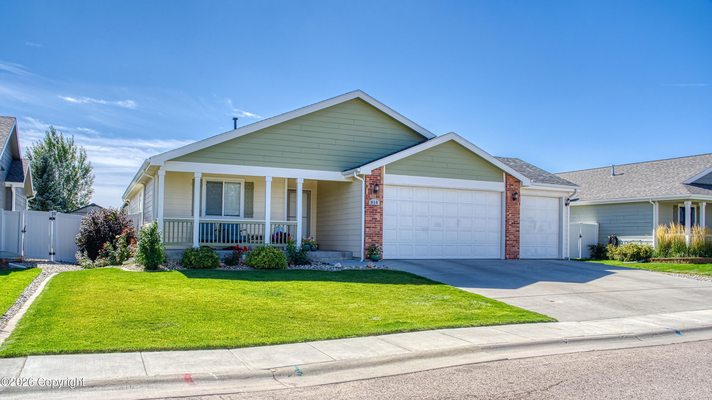 814 Sako Dr - — photo
