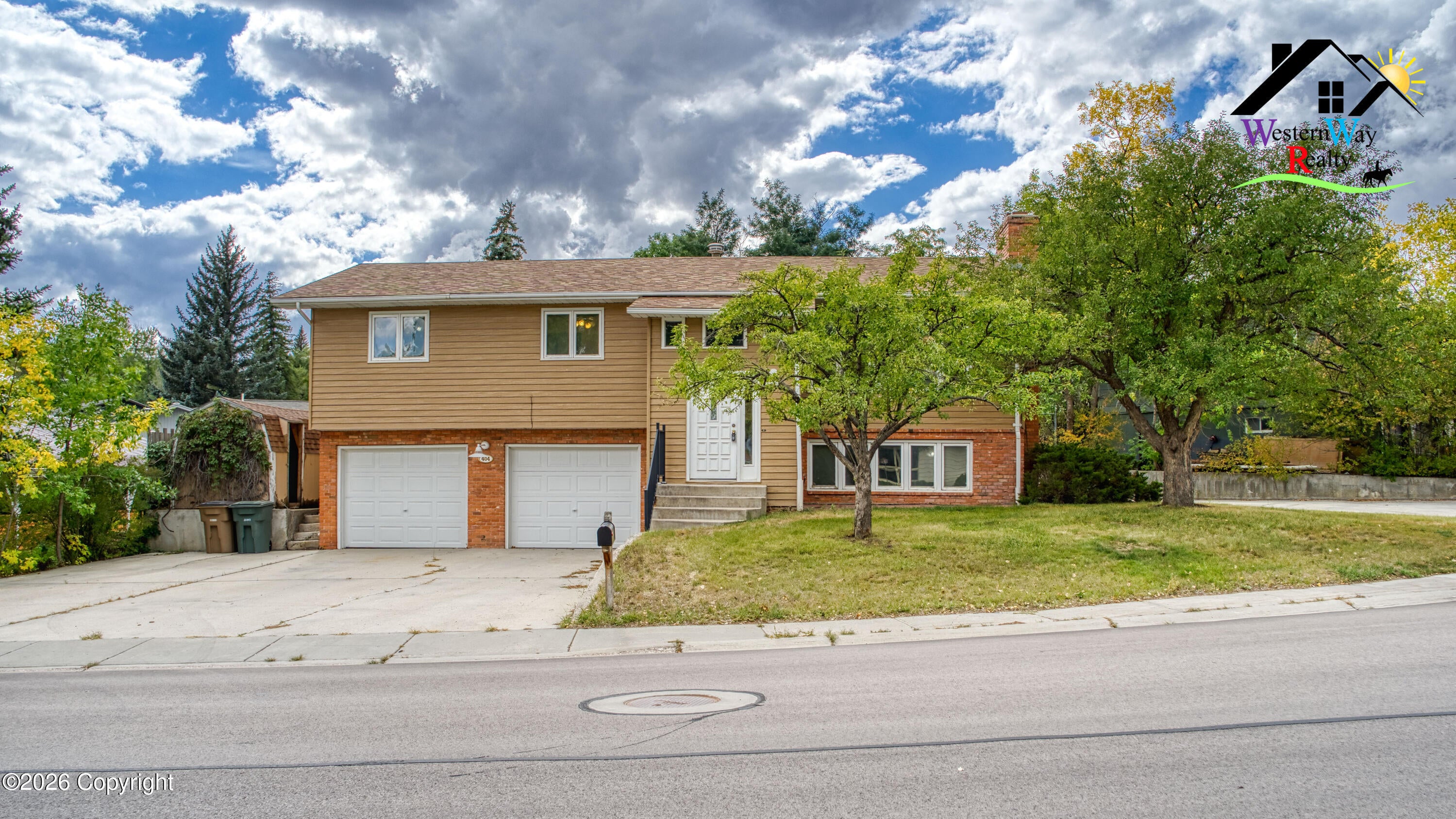404 Prairieview Dr - — photo