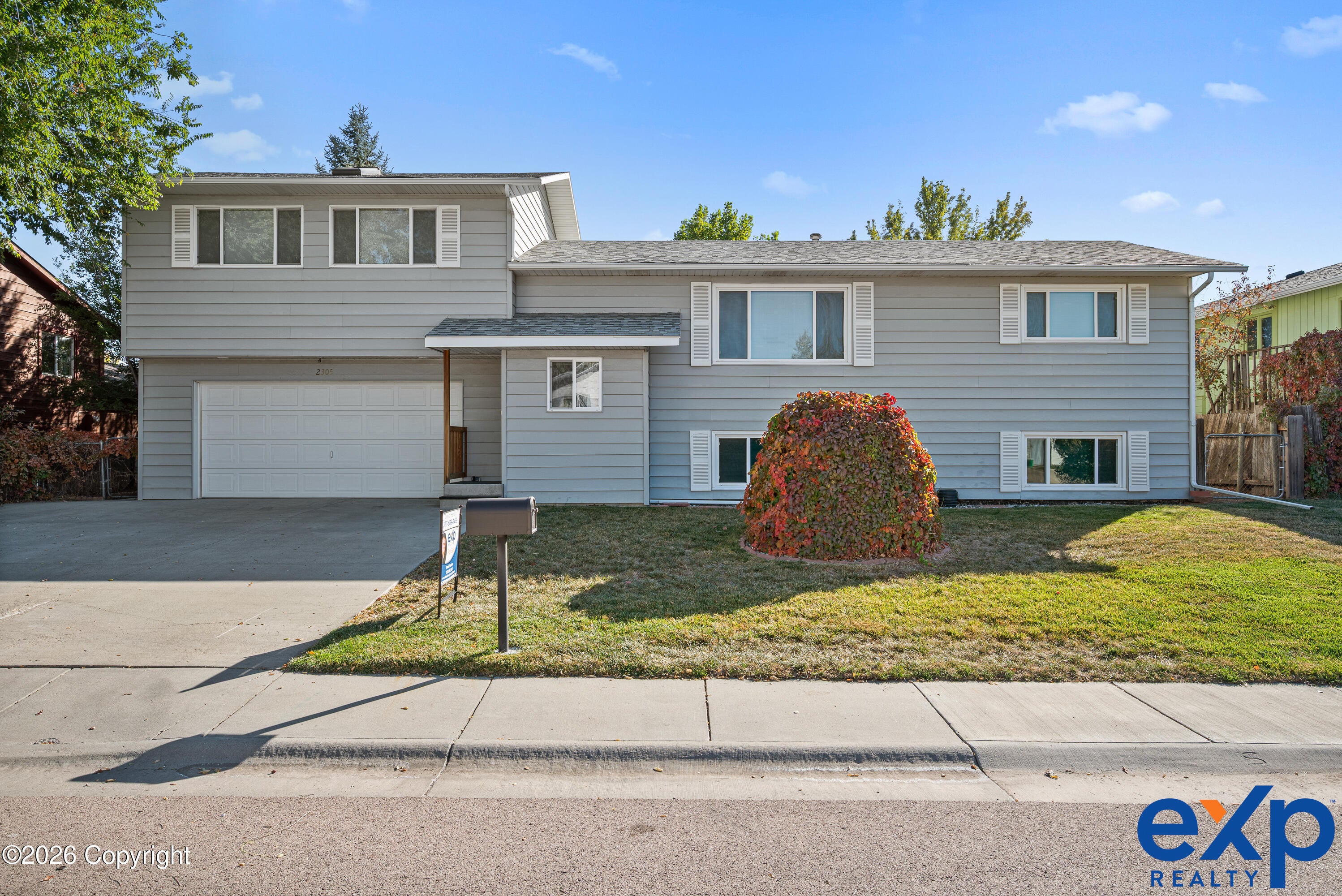 2305 Birch Ave - — photo