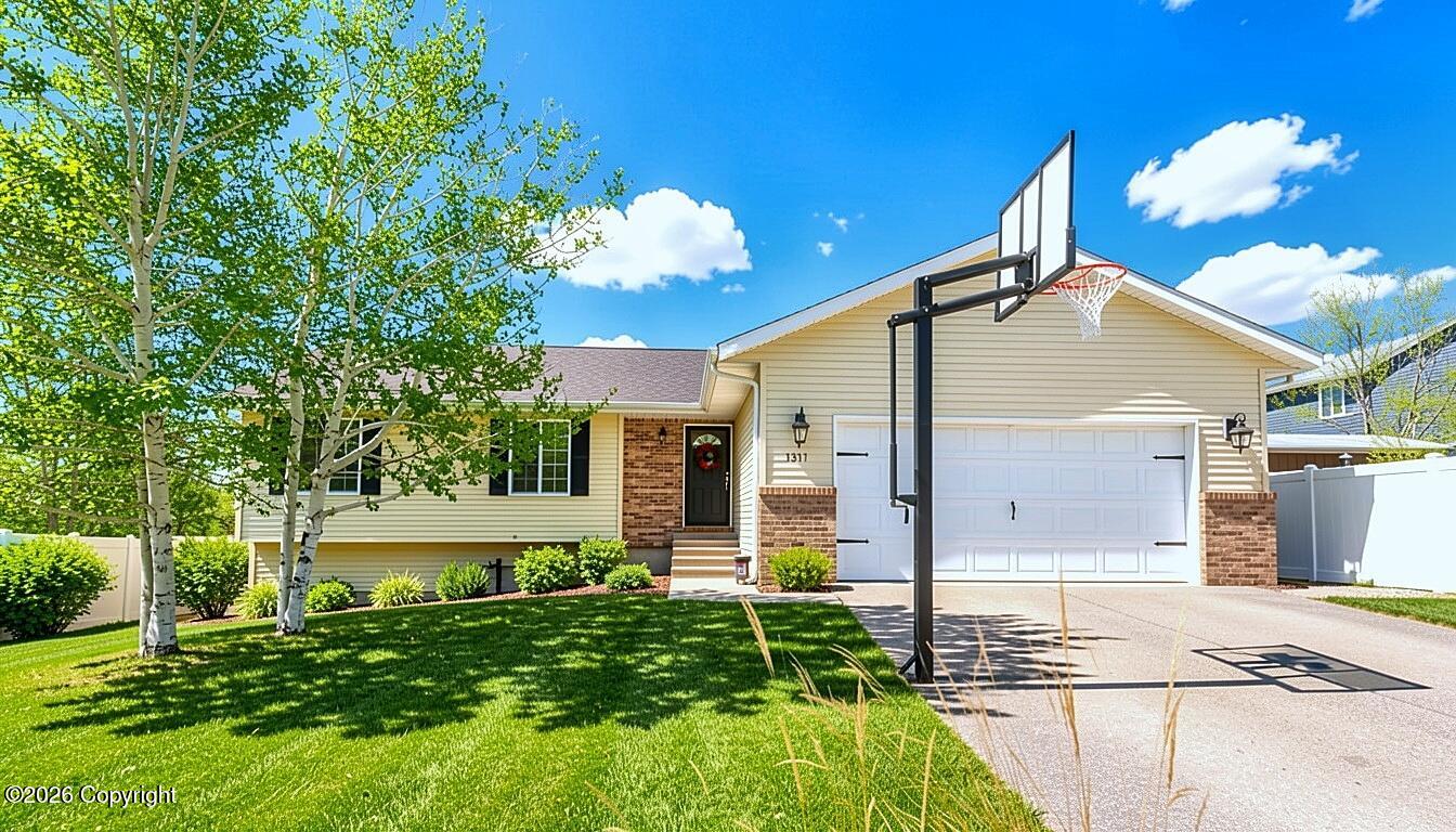 1317 Cedar Creek - — photo