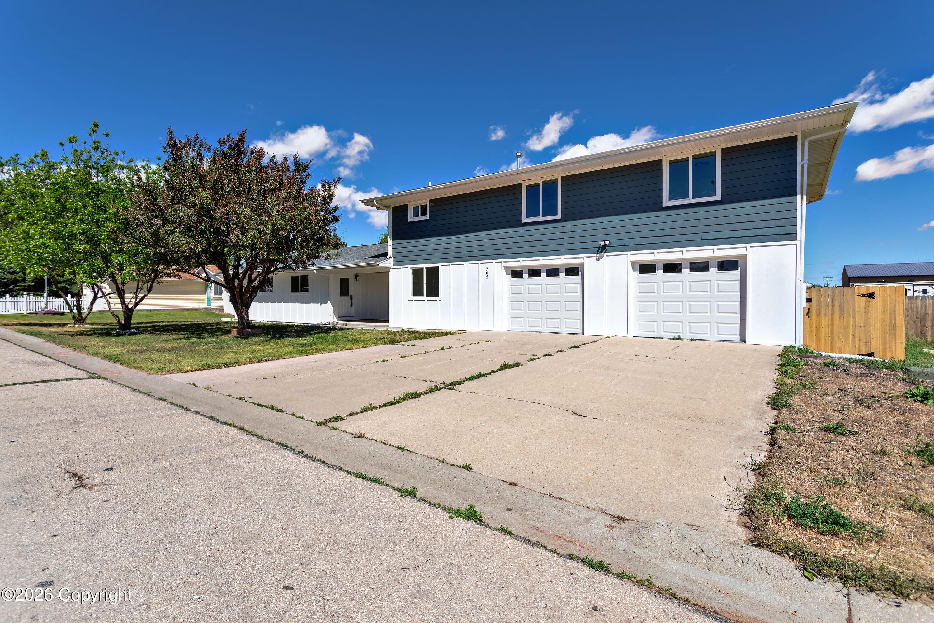 702 Arapahoe Ave - — photo