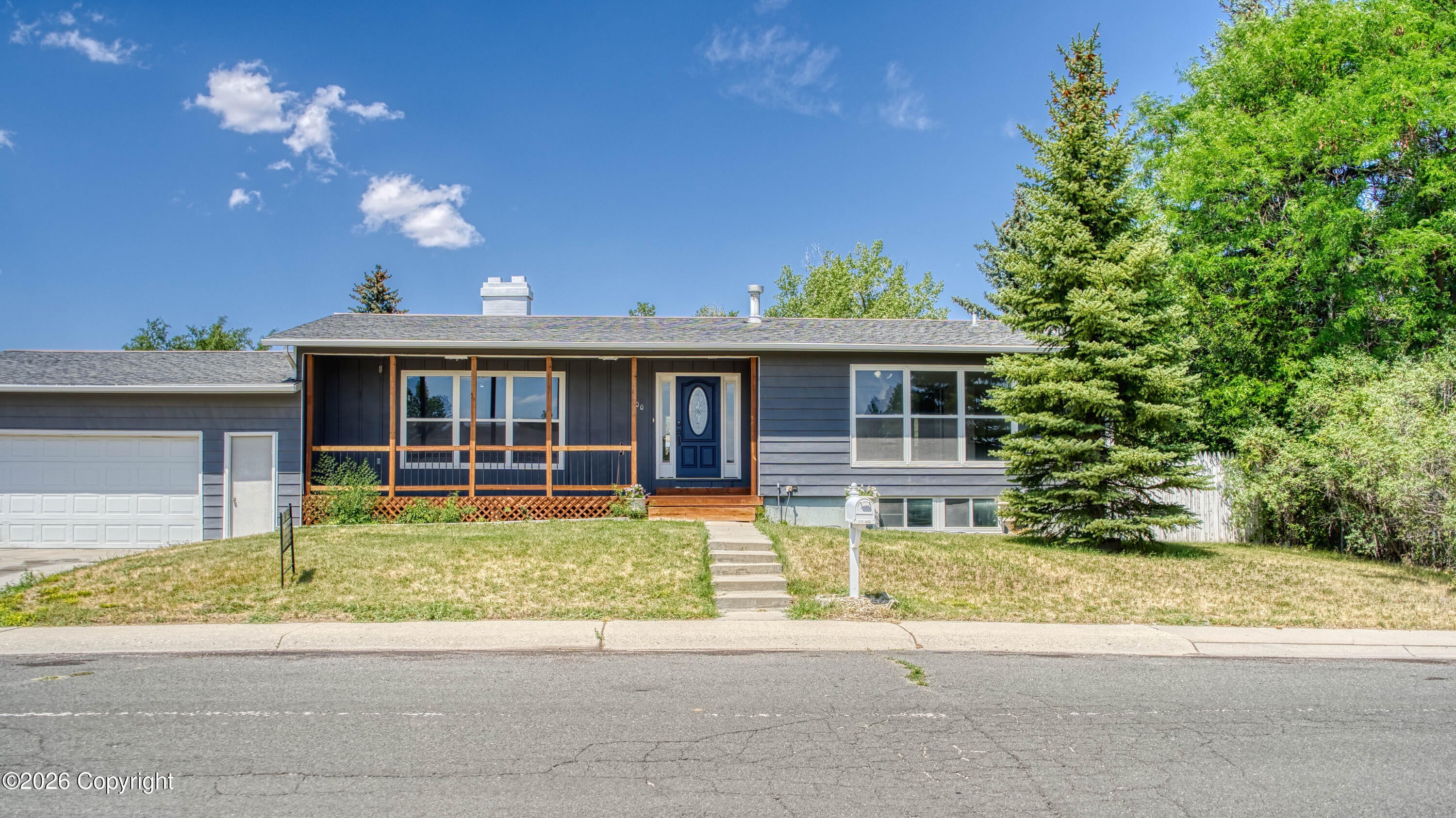 200 Cottonwood - — photo