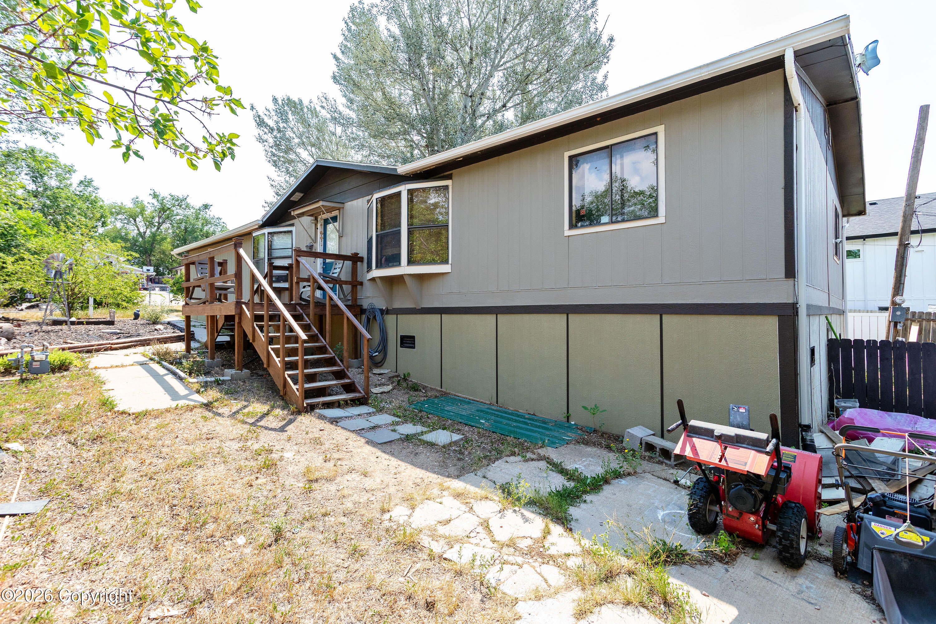 906 Richards Ave - — photo