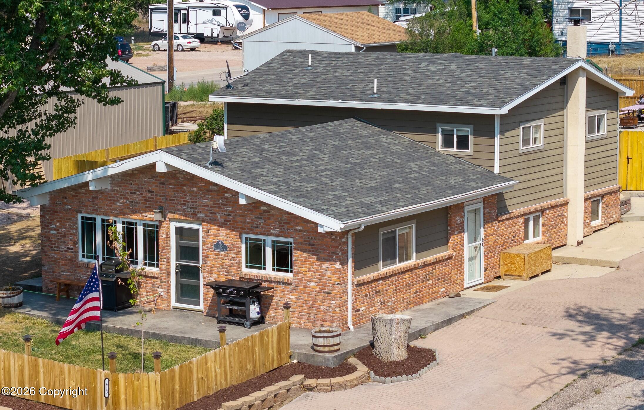 413 Yellowstone - — photo