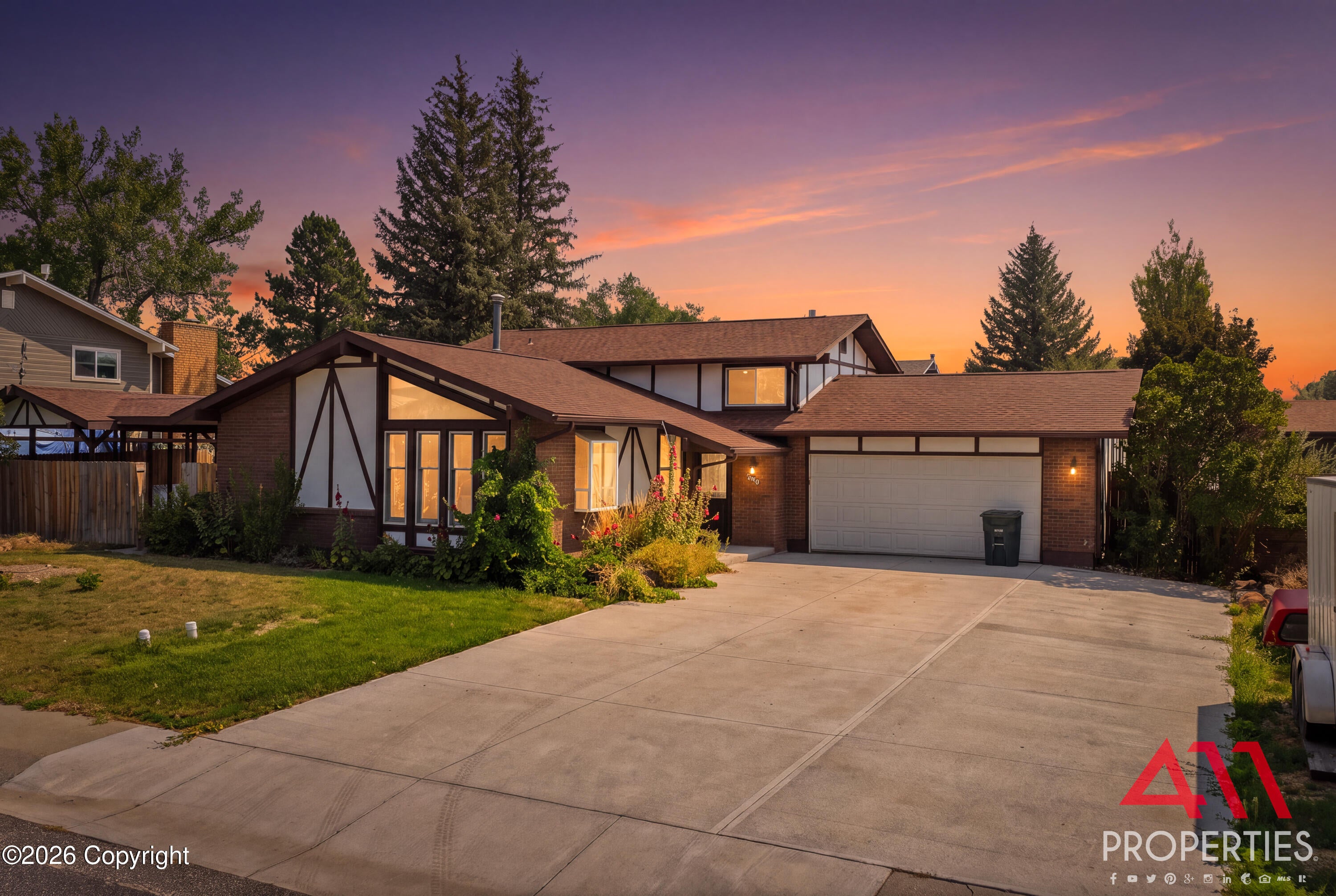 1011 Sonora - — photo