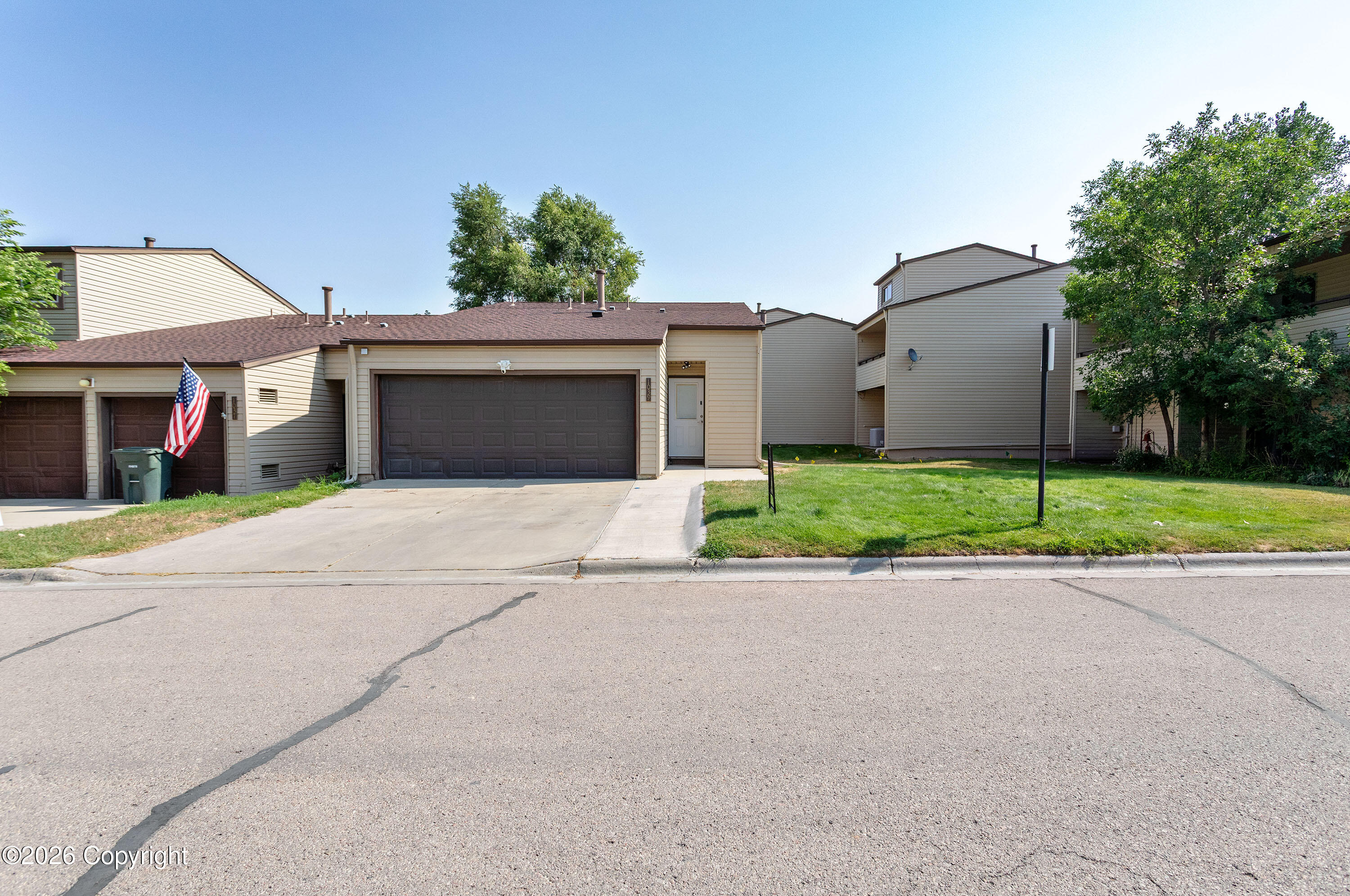 1039 Santee Dr - — photo