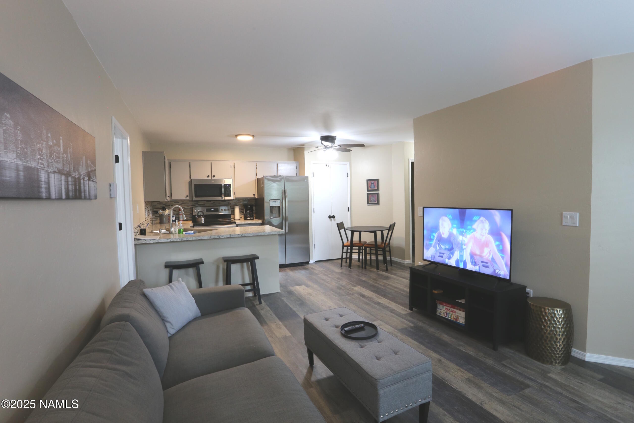 2700 S White Mountain Road 701 — photo