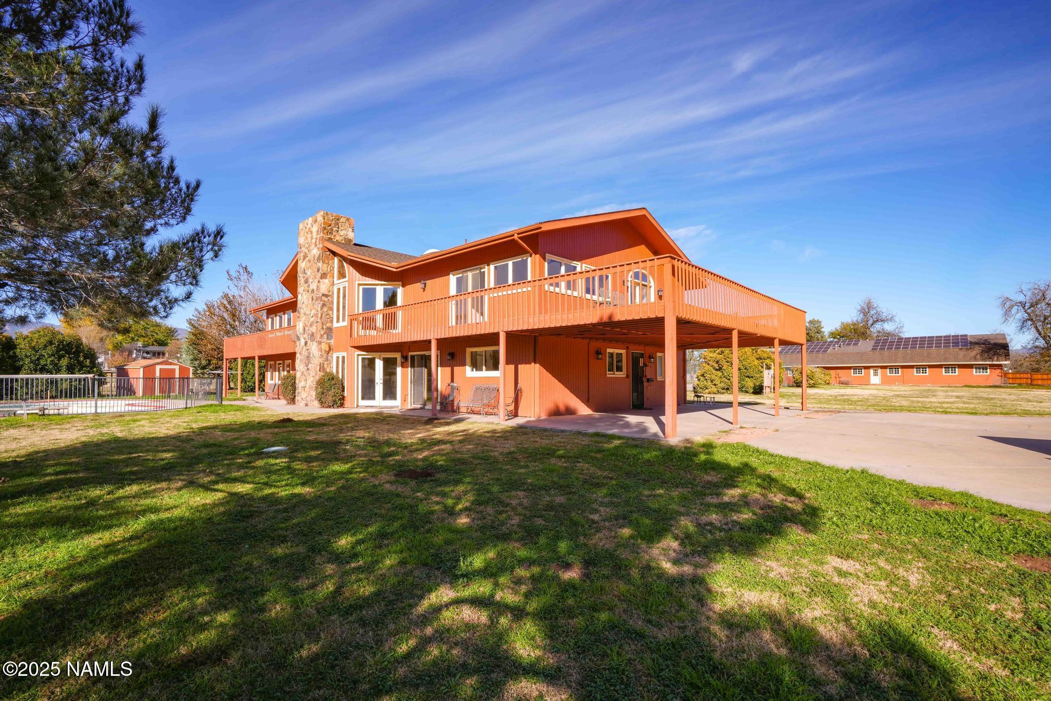 2215 E Aspen Street — photo